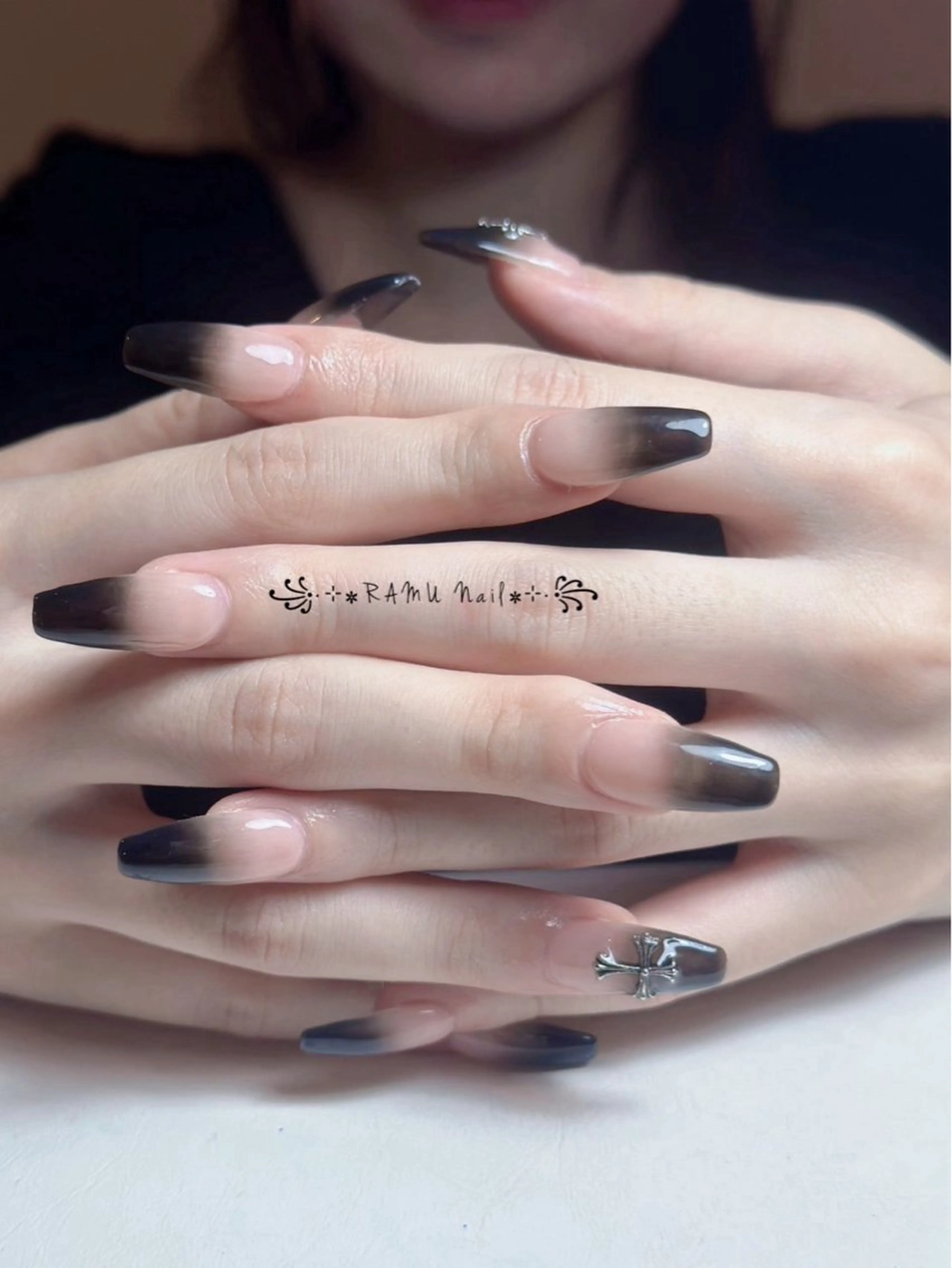 ネイル キラキラネイル マグネットネイル ミラーネイル ピンク 夏ネイル ハンドネイル RAMU Nail 恵比寿店のネイルデザイン