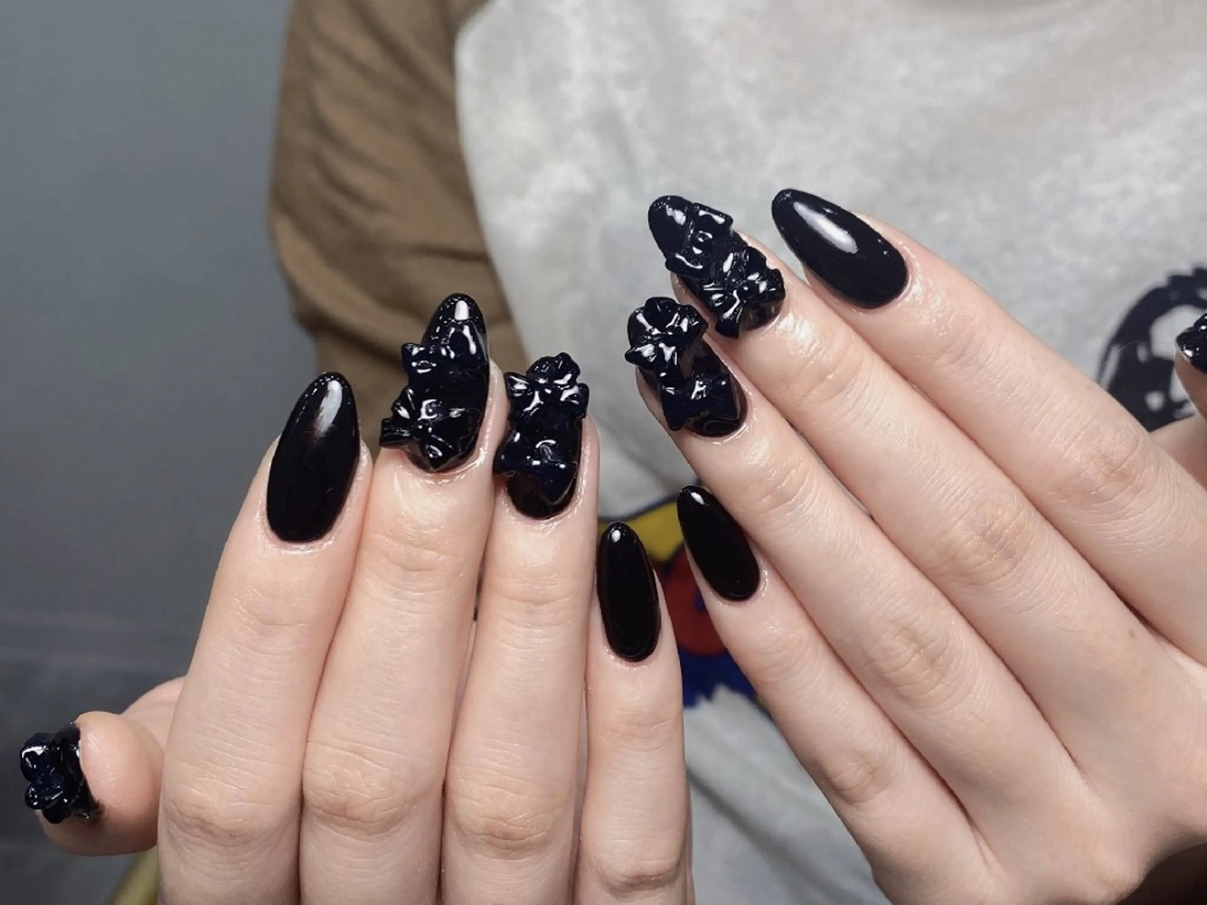 ネイル チークネイル 長さ出し フレンチネイル ジェルネイル キラキラネイル ハンドネイル UM Nail Salonのネイルデザイン