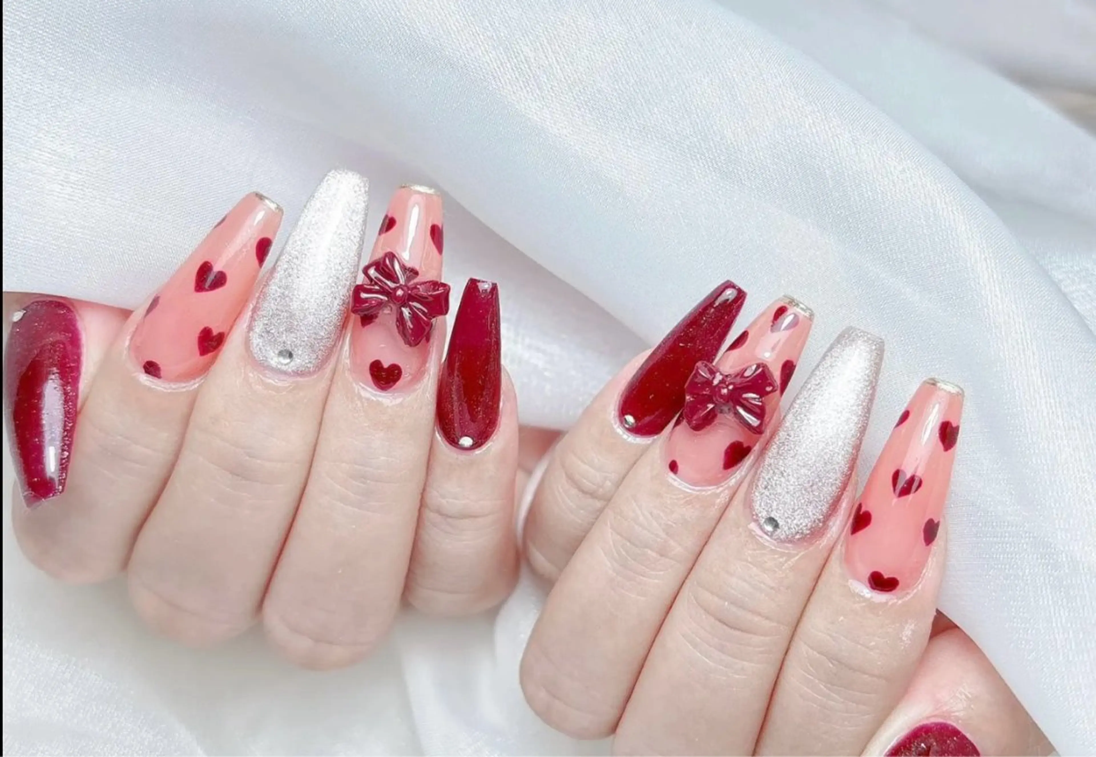 ネイル オーロラネイル フットネイル フレンチネイル ジェルネイル ガーリー ハンドネイル Mimo beau ty   salonのネイルデザイン