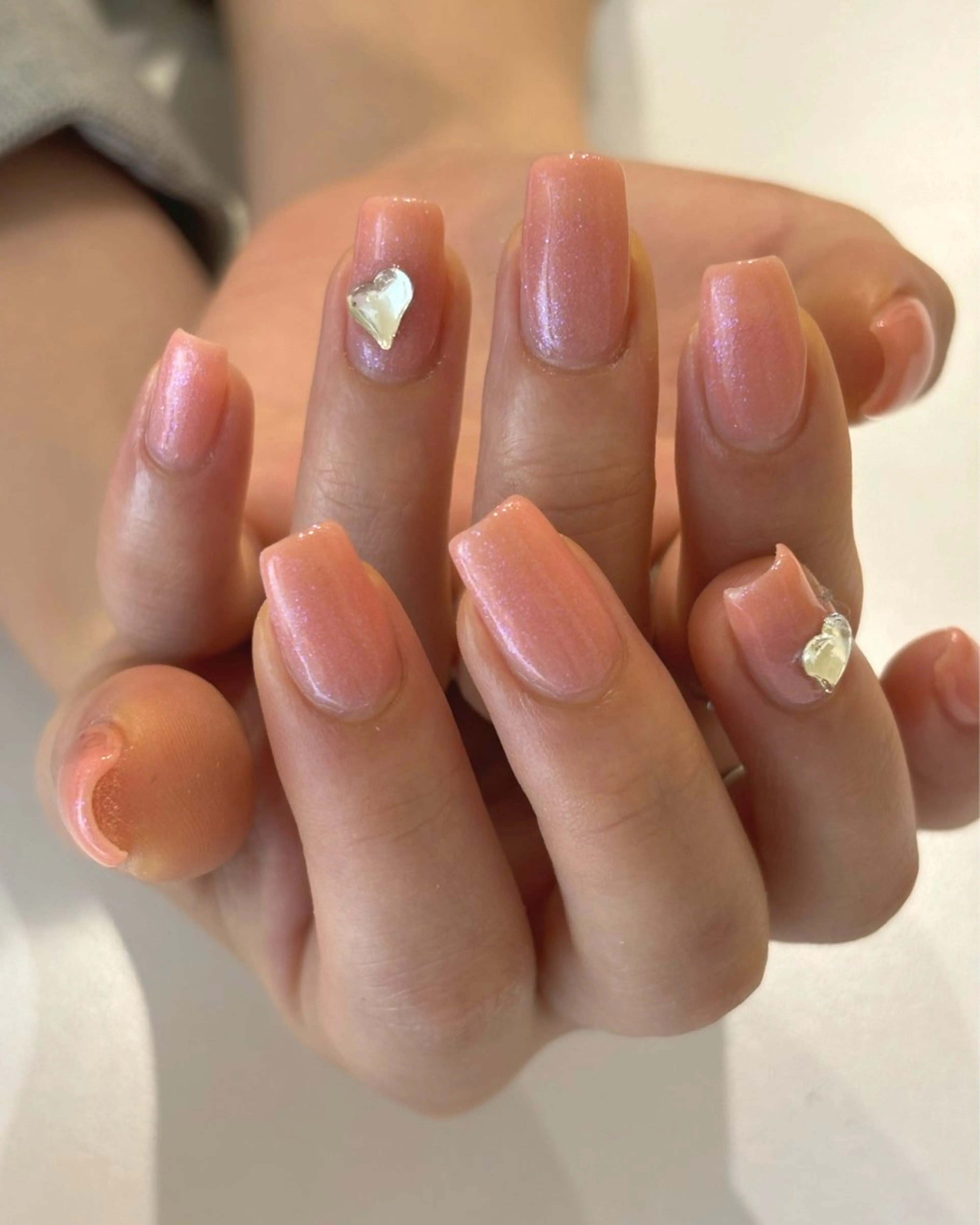 ネイル ハート オフィスネイル ピンク Ann. nail.tokyo所属・Ann nailのネイルデザイン