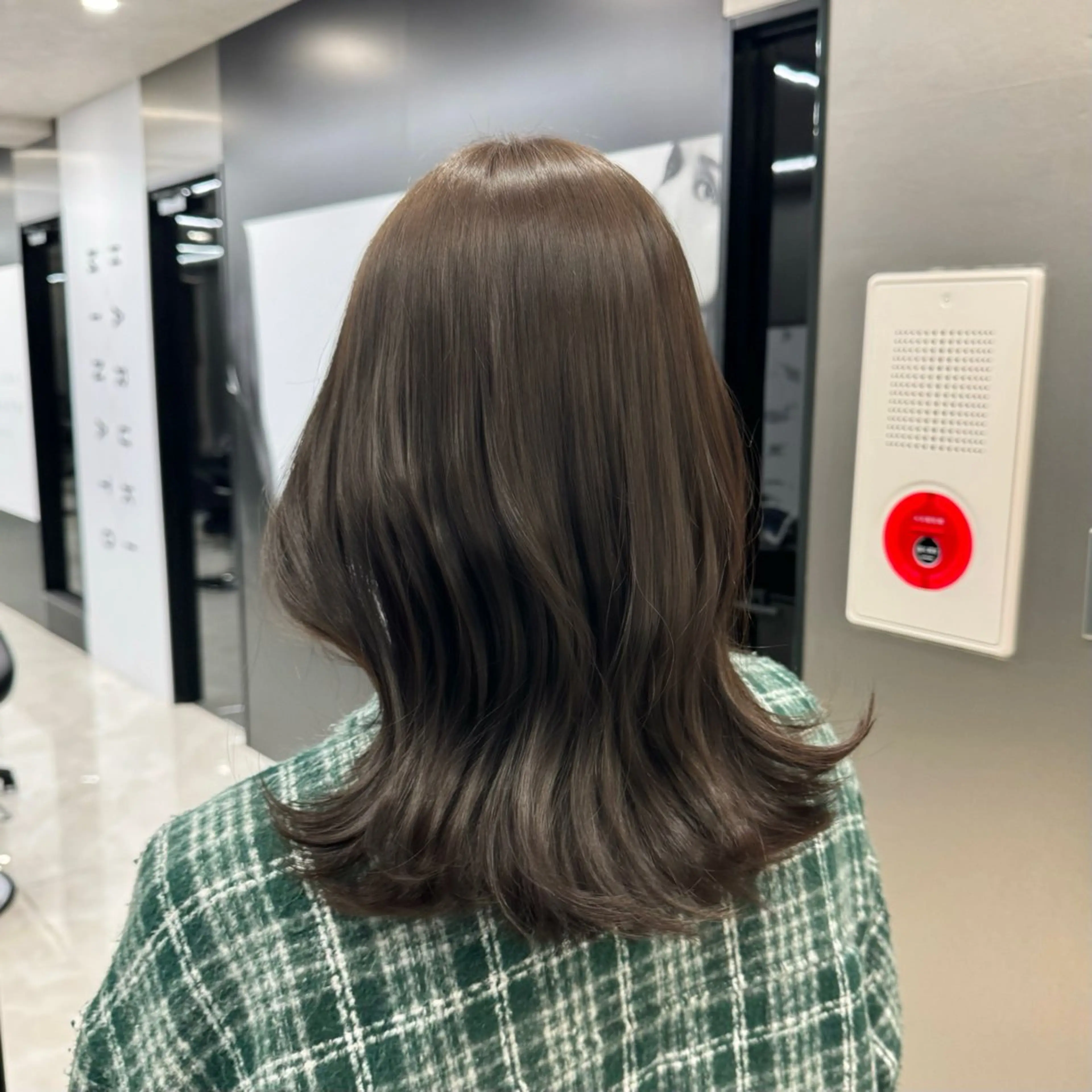 ミディアム カラー ベージュカラー ブリーチ 透明感カラー ブリーチなしカラー オリーブベージュ ヘアカラー HARUKI MINATO Japan SENDAI所属・🌈【透明感・韓国 ヘア】がっきー🌈のヘアスタイル