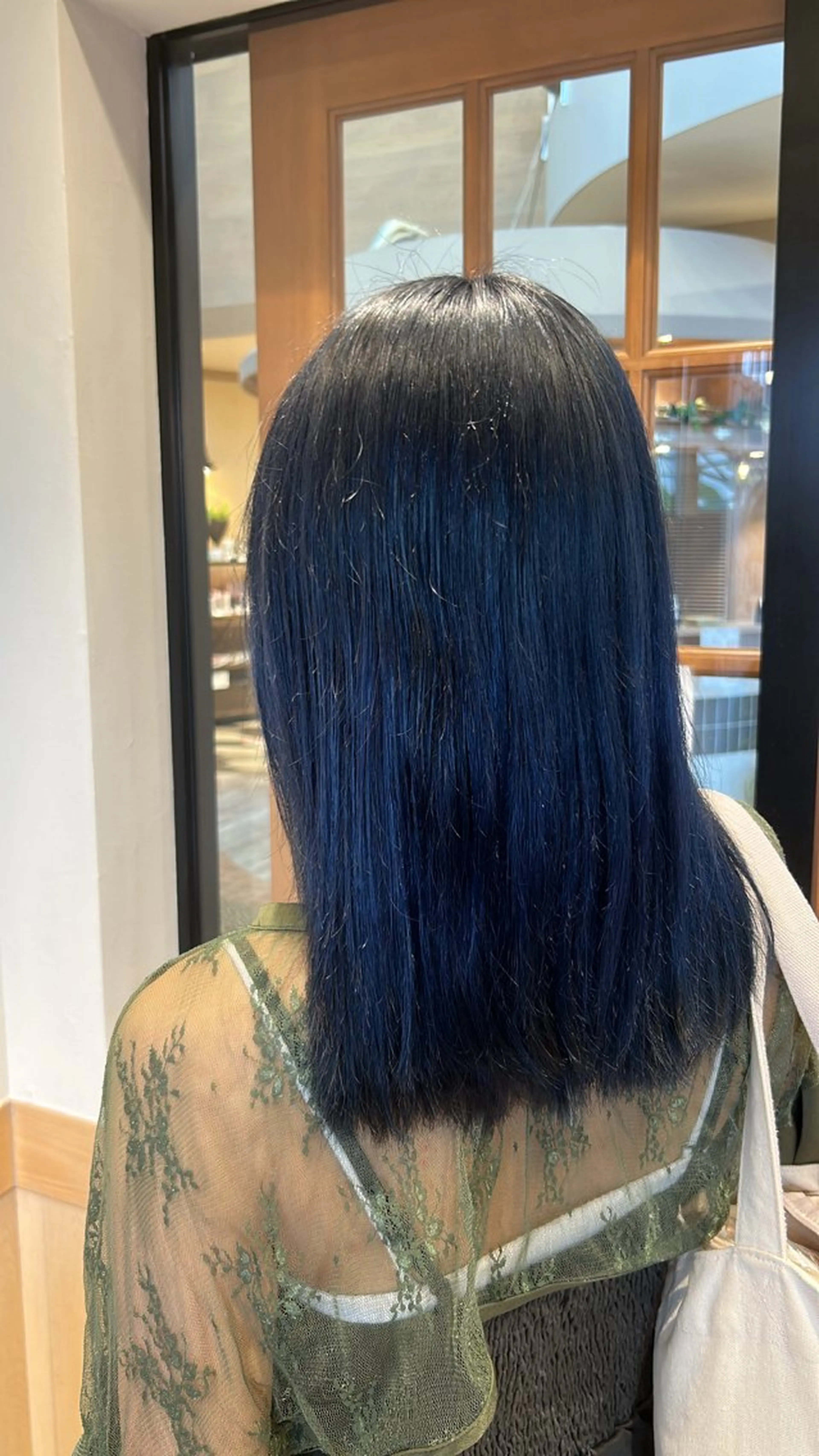 カラー ブリーチ ブルーカラー 津田 七美希のヘアスタイル