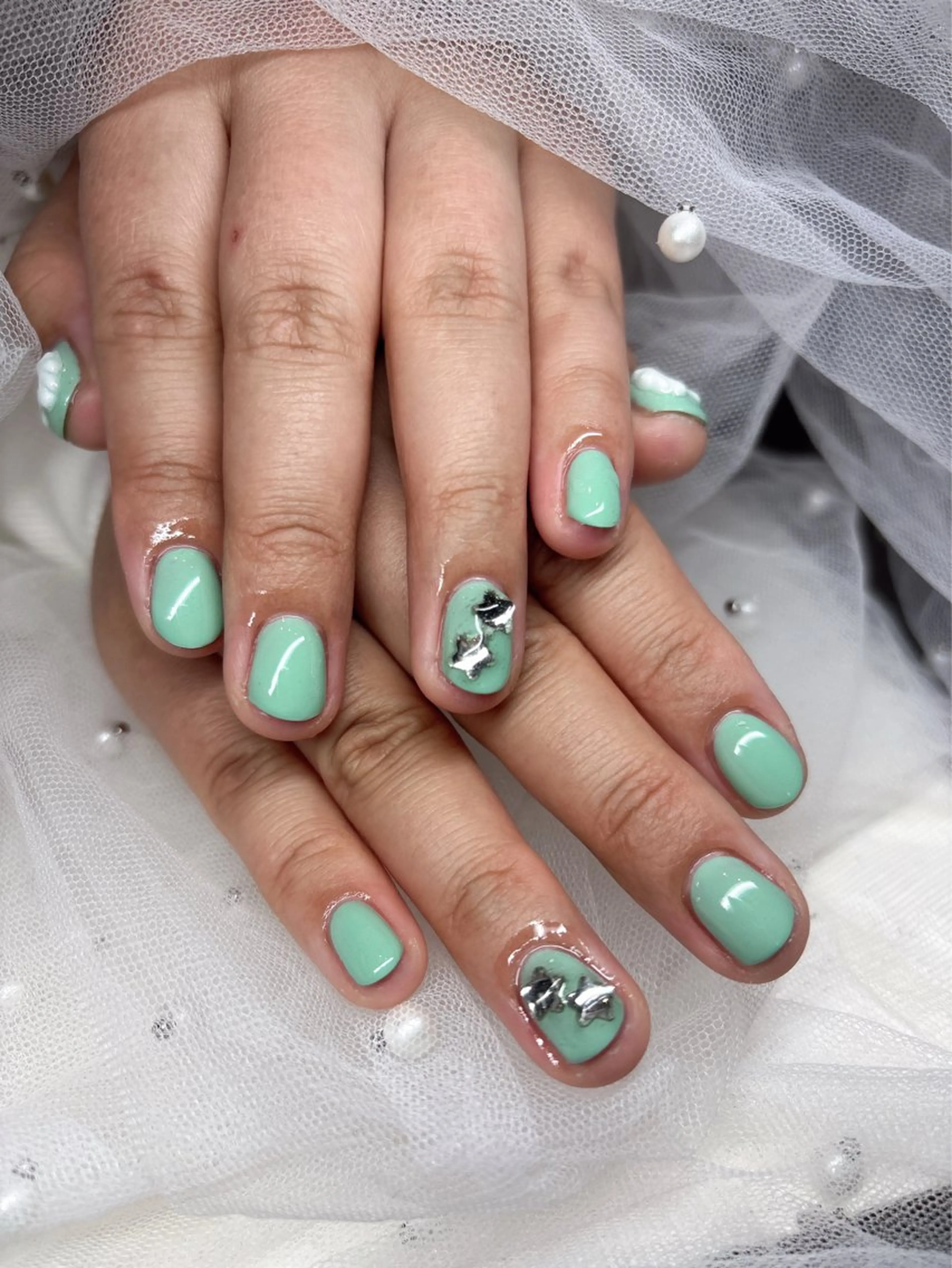 ネイル グリーン 韓国ネイル ラメ(グリッター) ワンカラーネイル ワンホンネイル ハンドネイル happiness nailのネイルデザイン