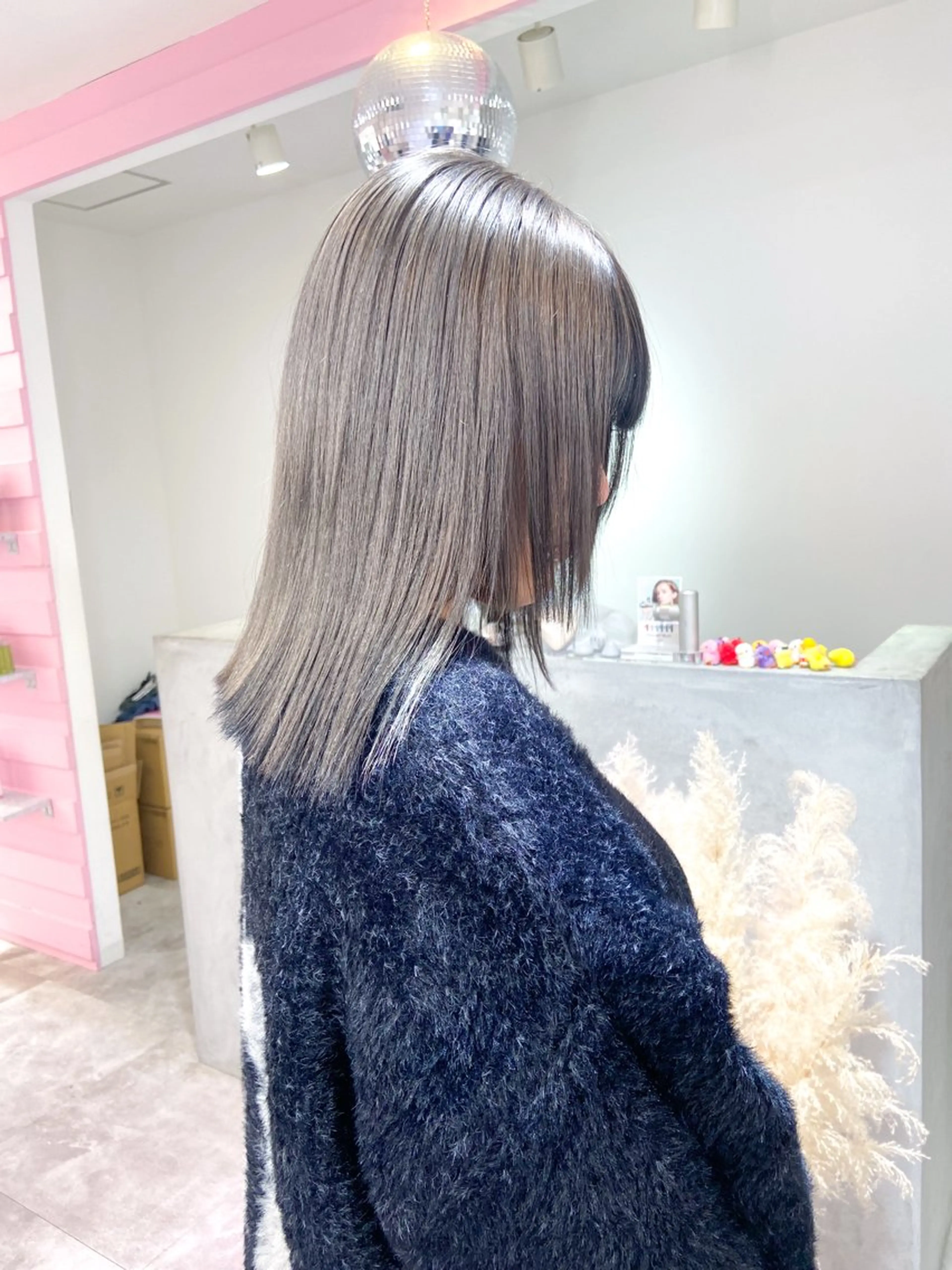 ミディアム カラー デザインカラー ダブルカラー シルバー 🌼RENA🌼似合 わせのプロ/まつパのヘアスタイル