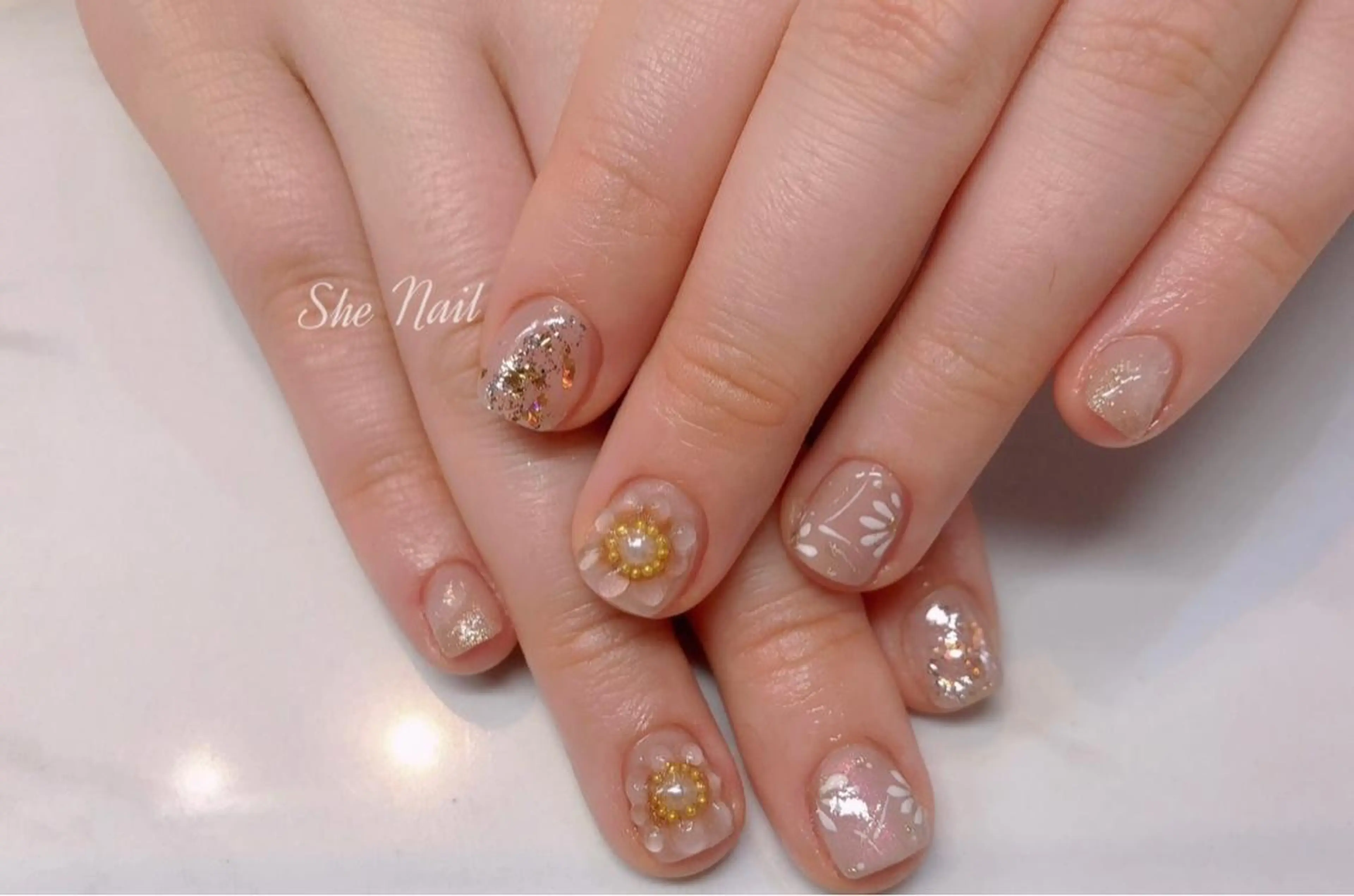 ネイル チークネイル 長さ出し 持ち込み ストーンネイル ネイルチップ ハンドネイル She   Nail所属・ISA_ BELLAのネイルデザイン