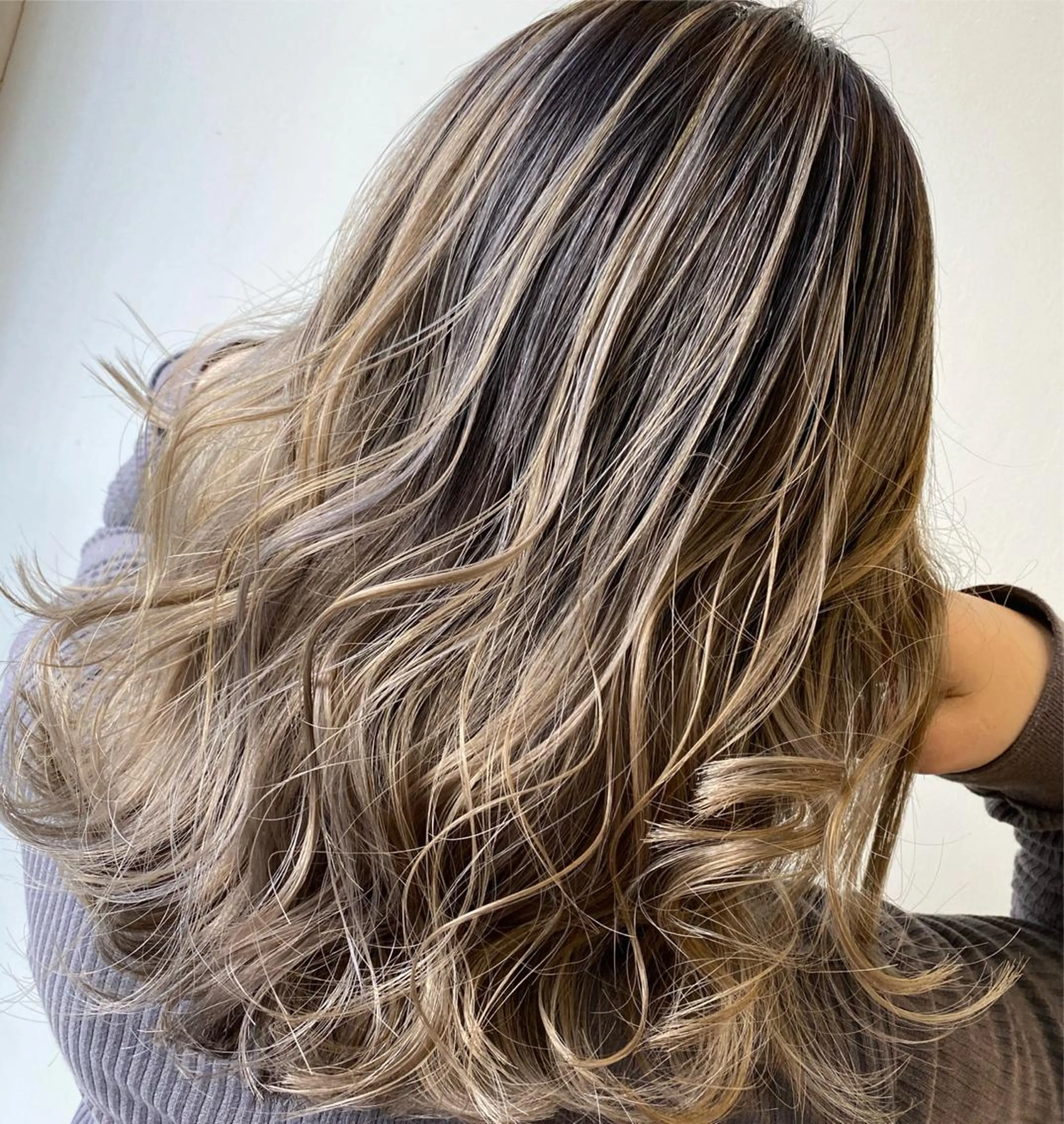 ミディアム レイヤーカット ヘアカラー ジェニファー ✂︎TOMOKI✂︎のヘアスタイル