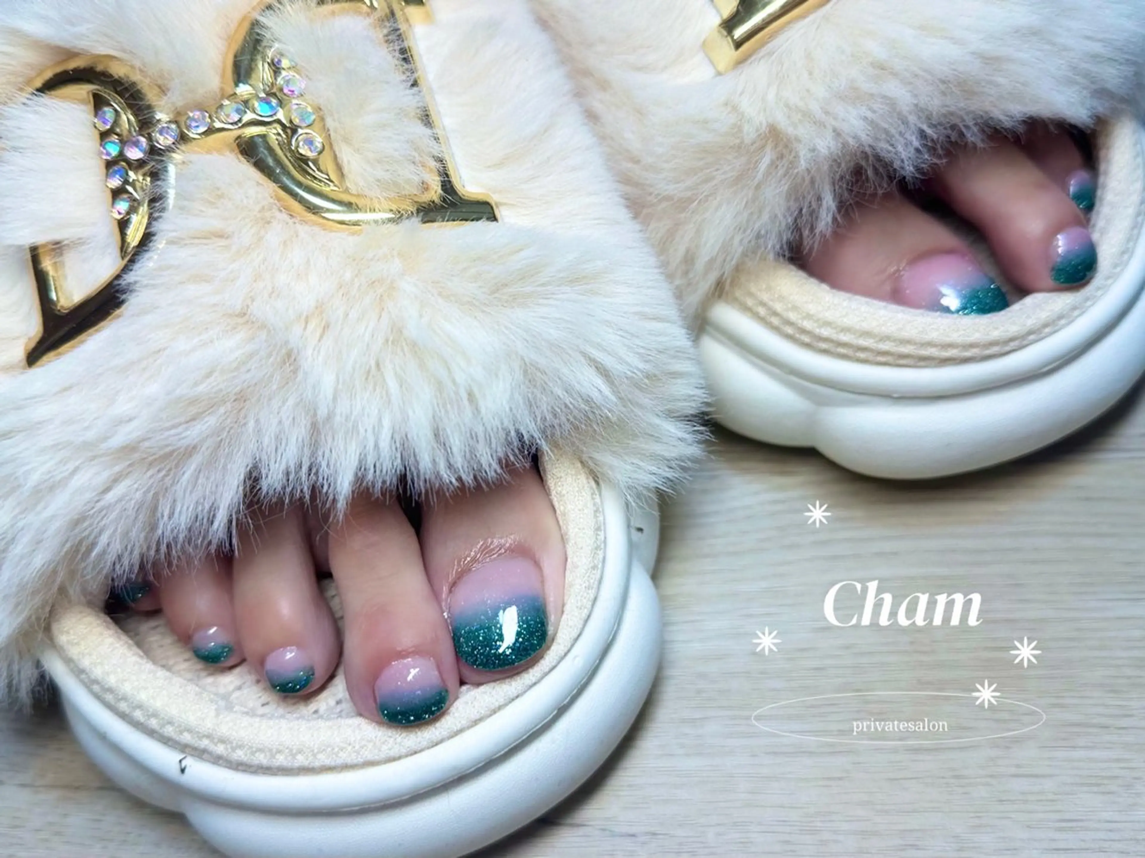 ネイル グラデーション グリーン ピンク フットネイル Cham所属・Cham Haruのネイルデザイン