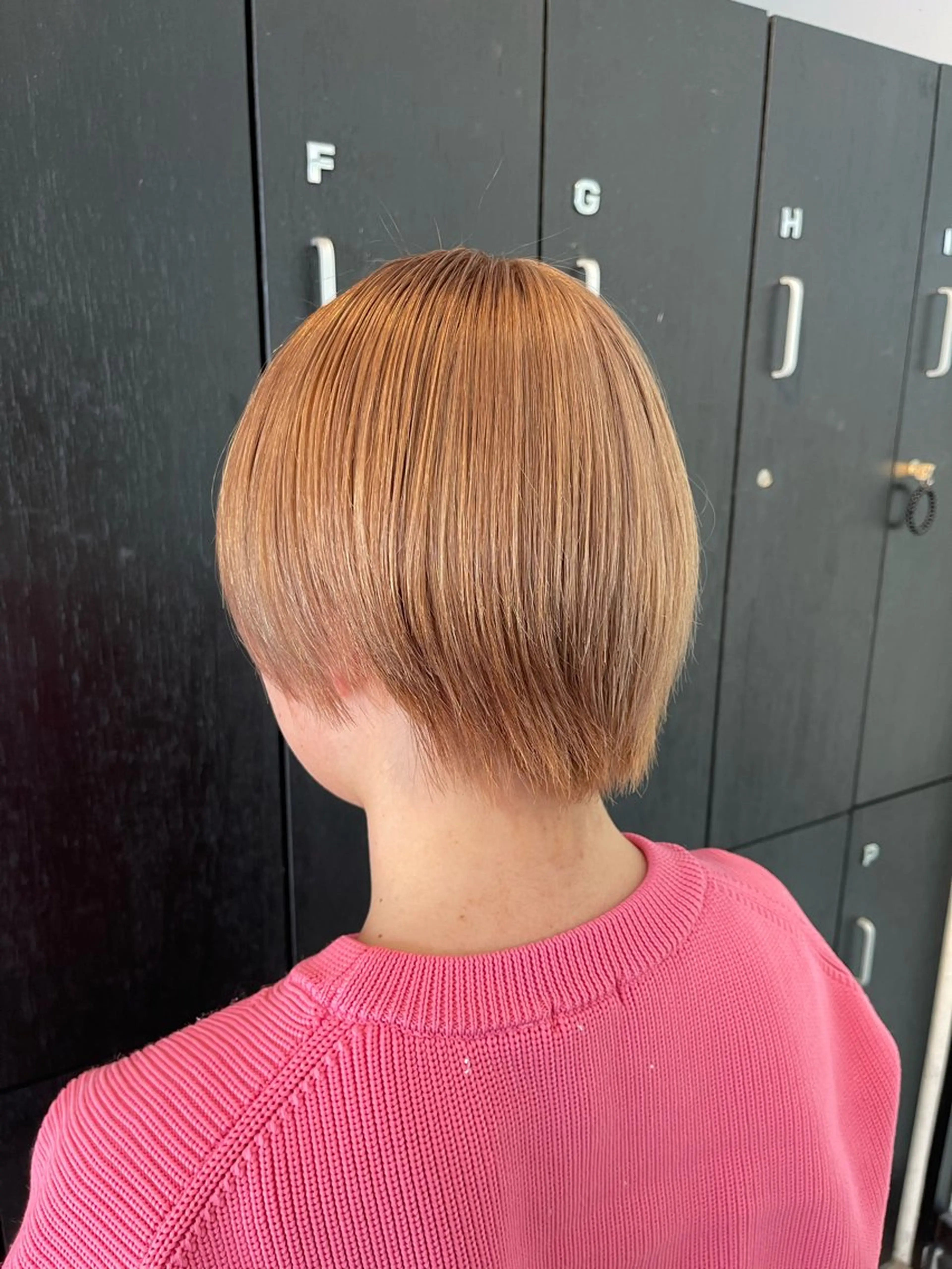 ショート ヘアカラー 縮毛矯正🐼暖色 根本侑季のヘアスタイル