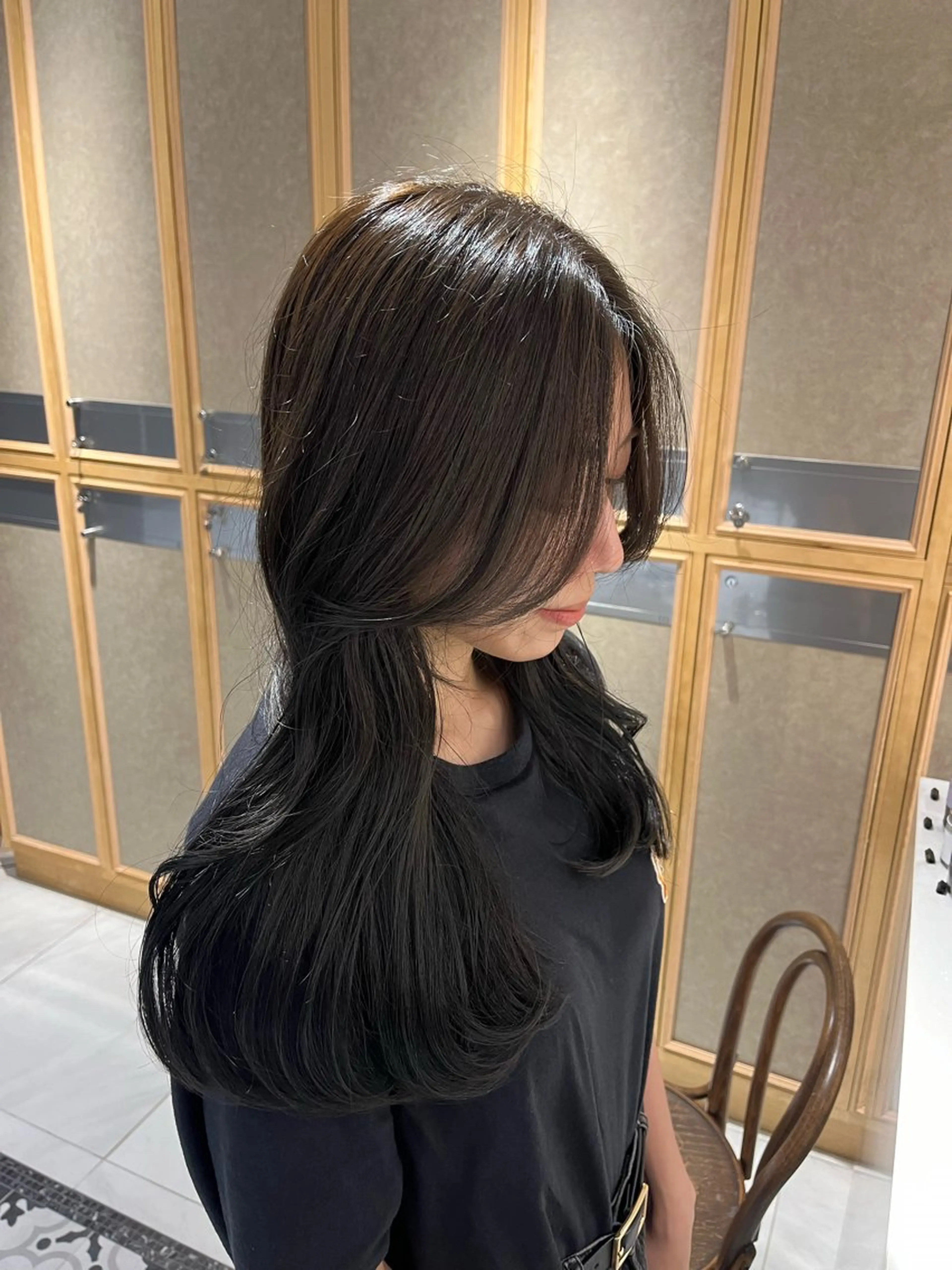 ロング カラー るり 暗髪・艶カラーのヘアスタイル