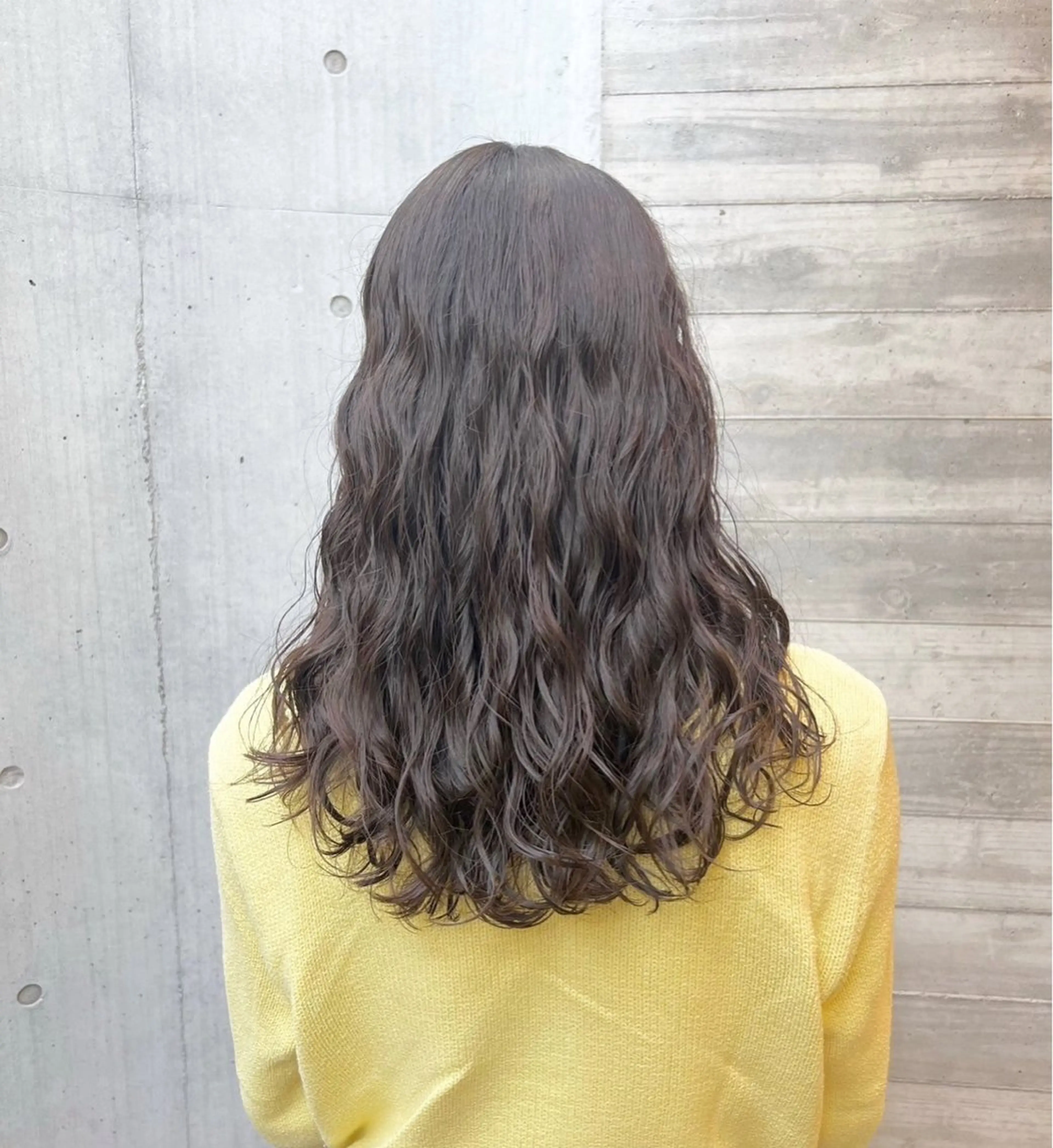 セミロング カラー パーマ セミロングパーマ ブリーチ 髪質改善 縮毛矯正 デジタルパーマ カット ヘアカラー パーマ トリートメント 【arc】Ruri コテ巻き風パーマのヘアスタイル