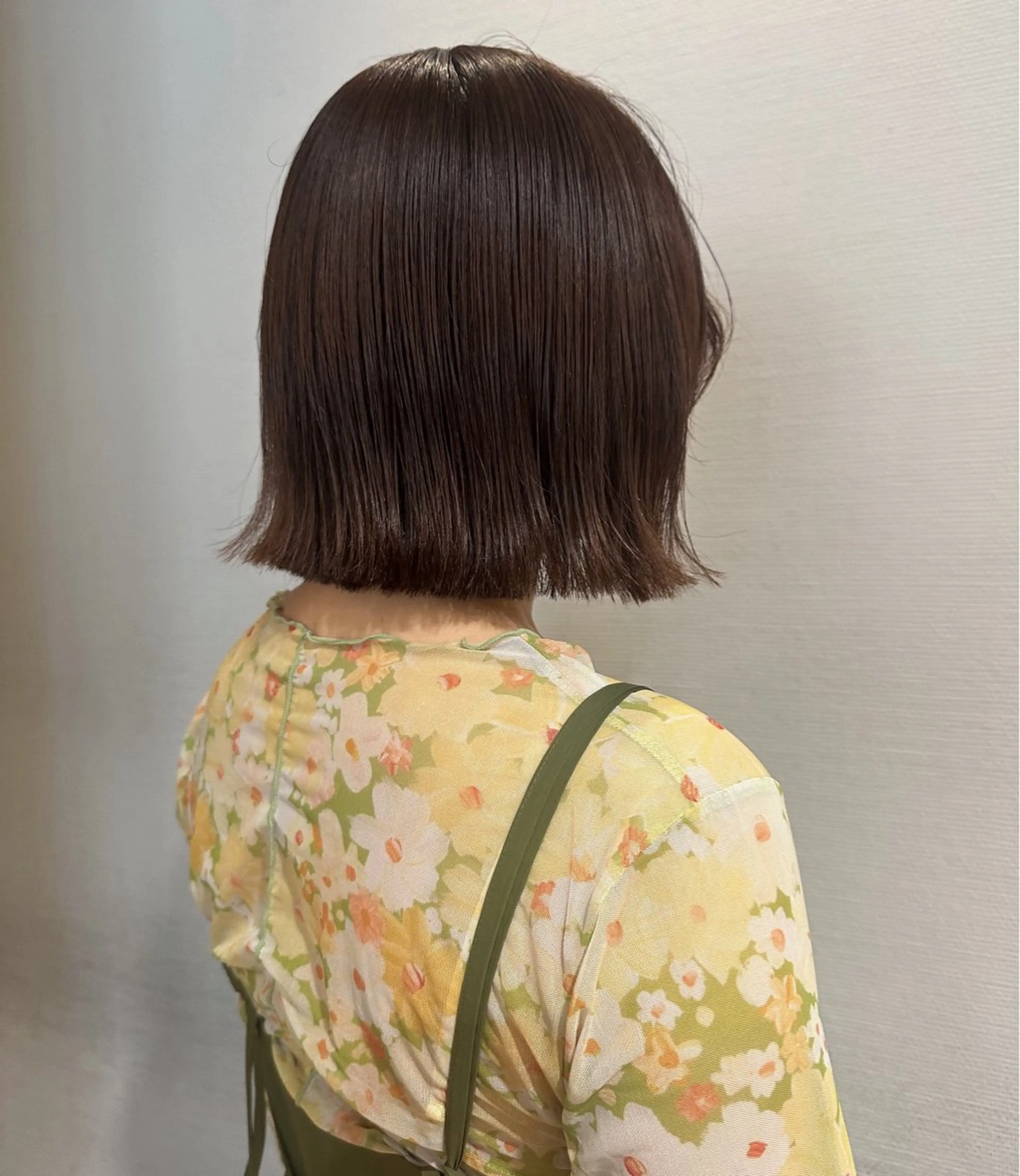 ミディアム カラー オリーブカラー カット ヘアカラー トリートメント 塩澤 榛奈のヘアスタイル