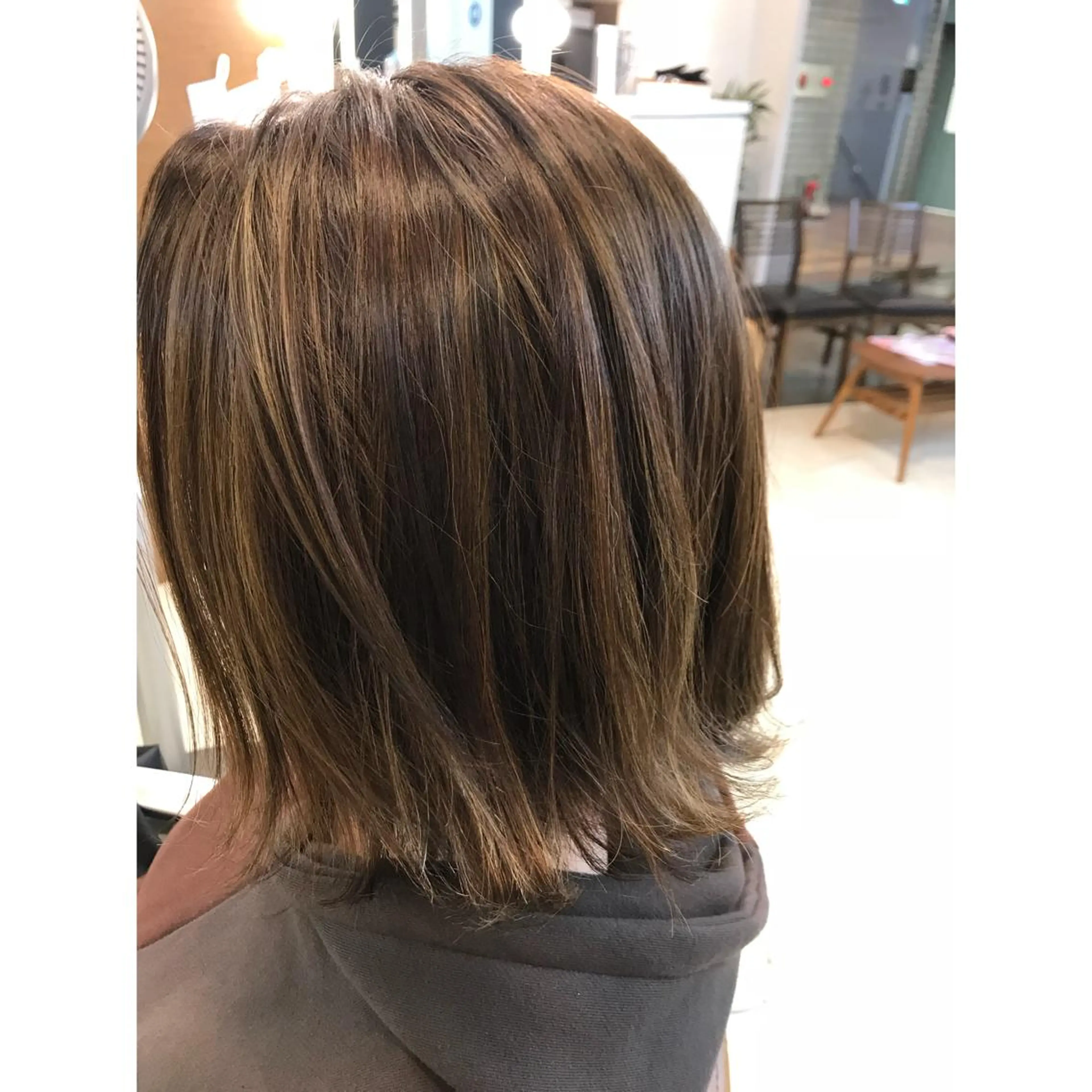 ミディアム カラー アディクシーカラー ブリーチ ハイライトカラー ハイライト トリートメント 坂西 春果のマツエク・マツパデザイン