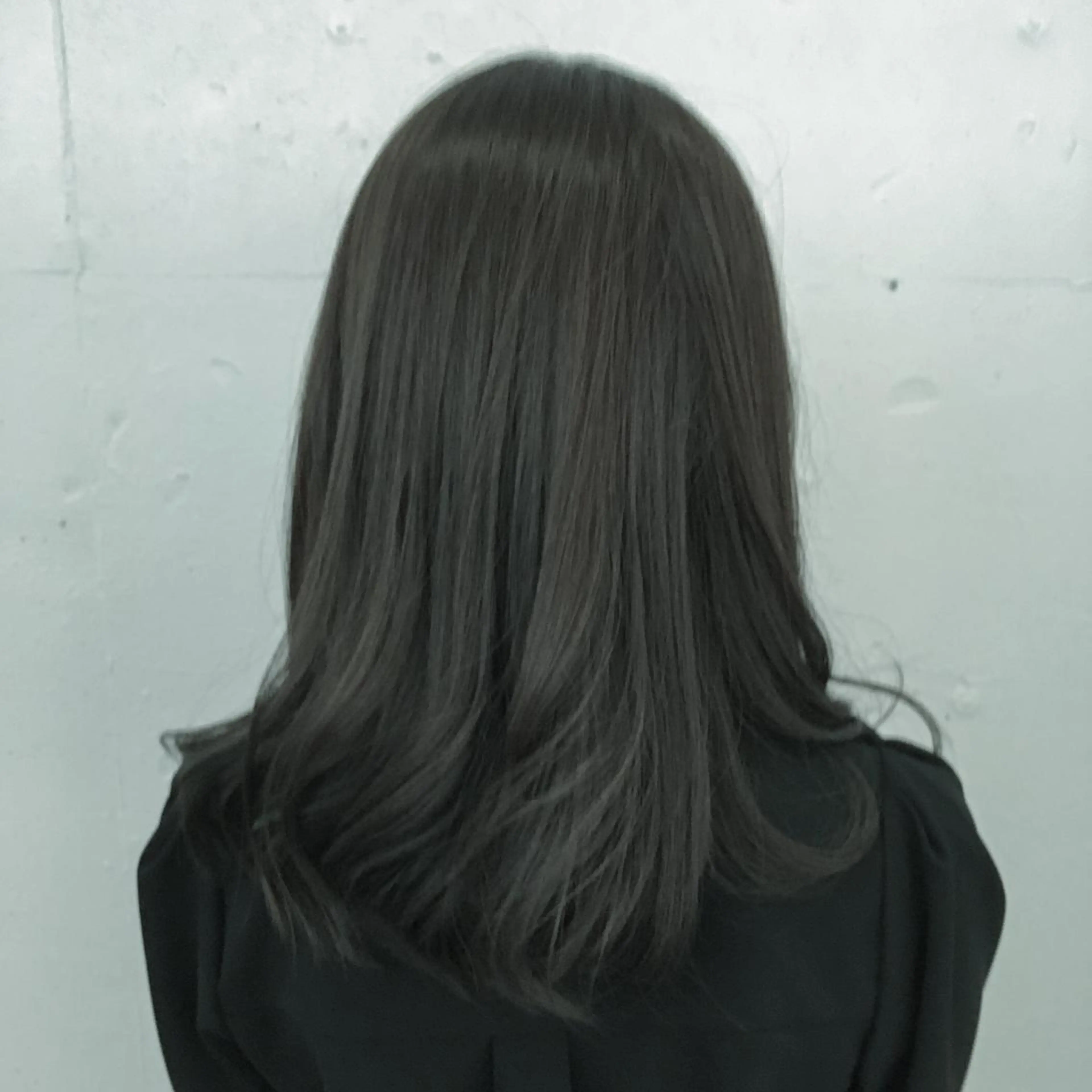 セミロング カラー アッシュ オリーブアッシュ ヘアカラー トミタ アツシのヘアスタイル