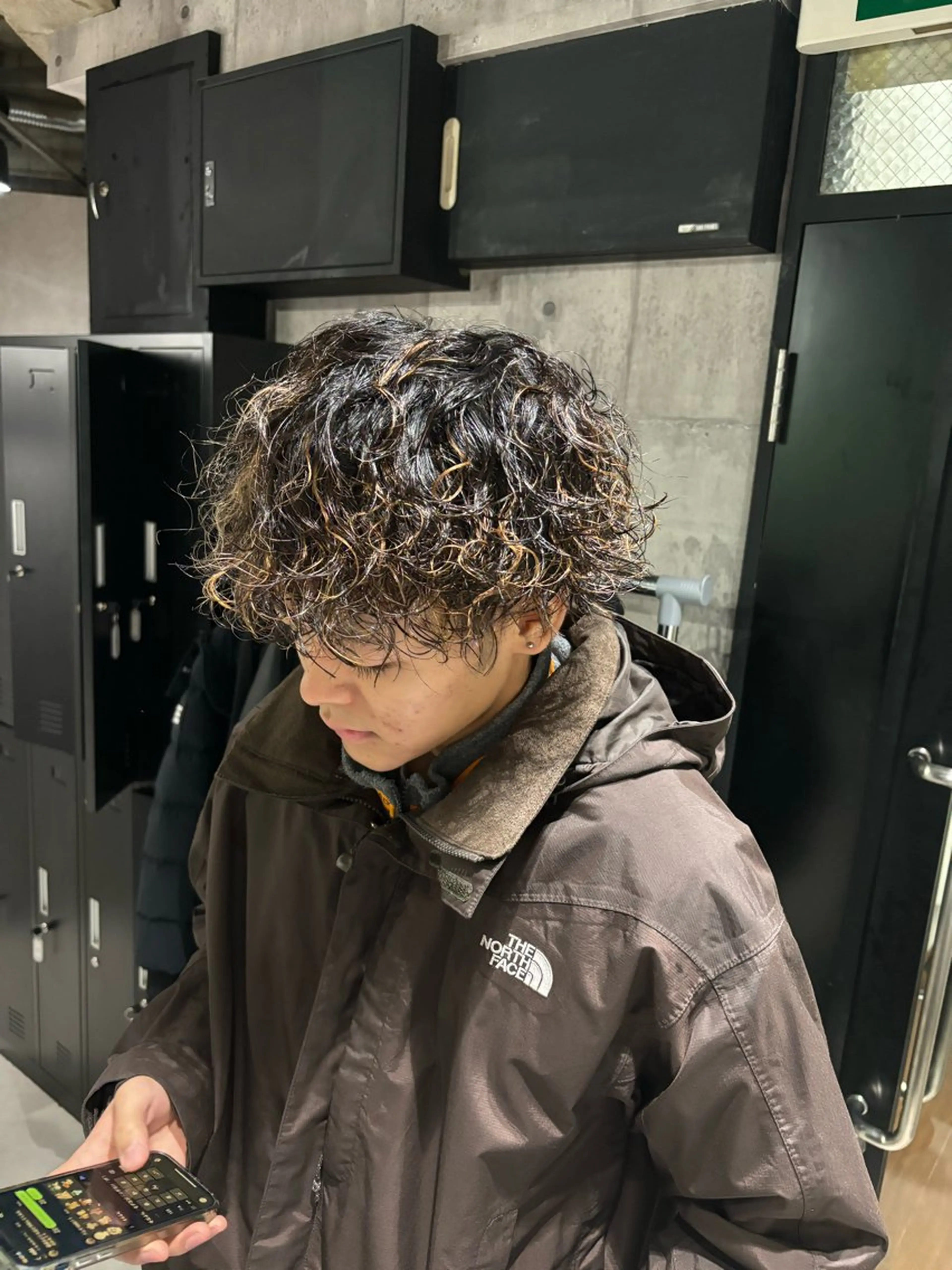 ミディアム パーマ メンズ ミディアムパーマ メンズパーマ プードルパーマ プードルパーマ _white【京橋店】所属・_WHITE / KENTOのヘアスタイル