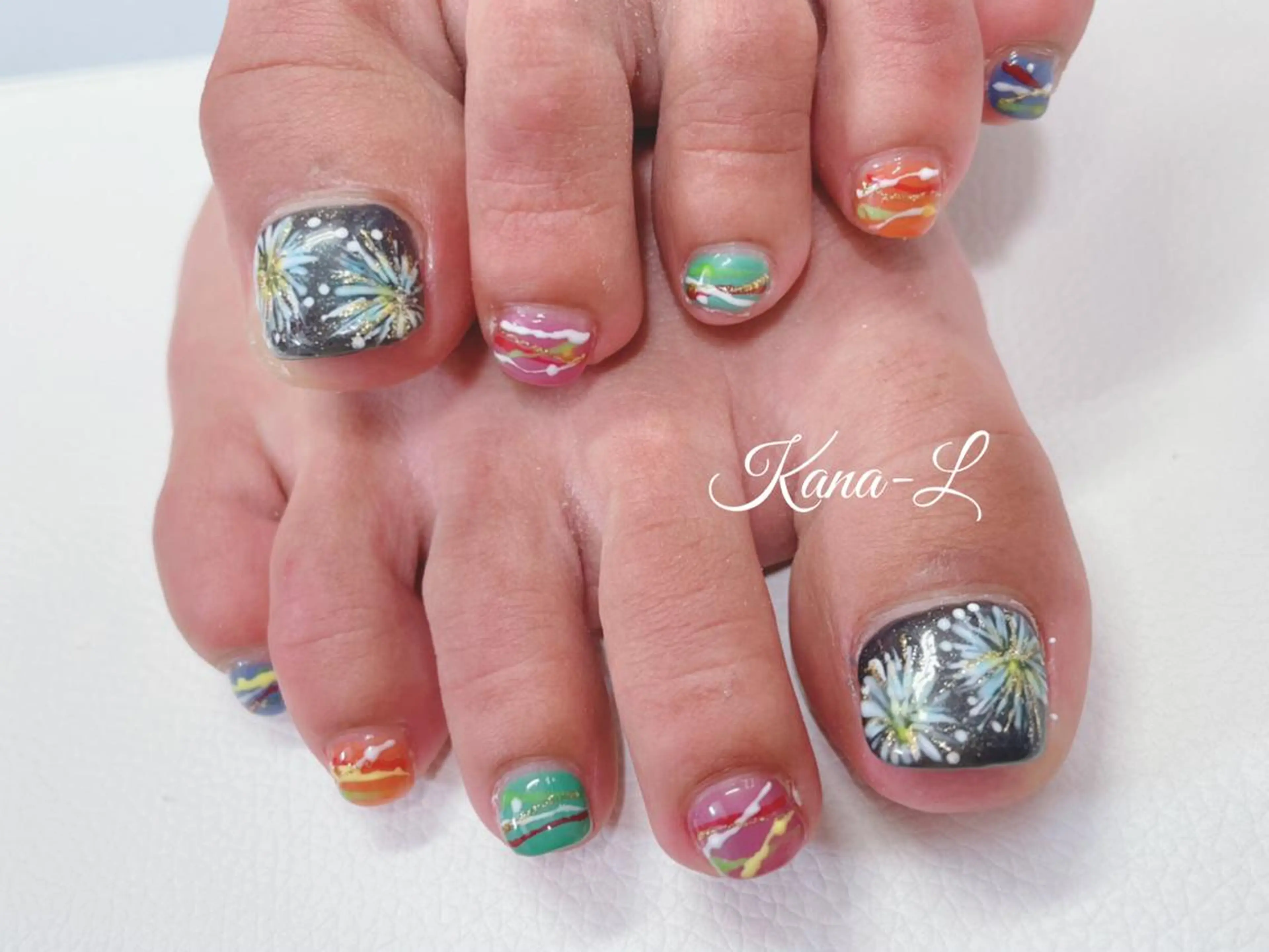 カラー ネイル フットネイル 夏ネイル ヨーヨーネイル 芦辺 香奈のネイルデザイン