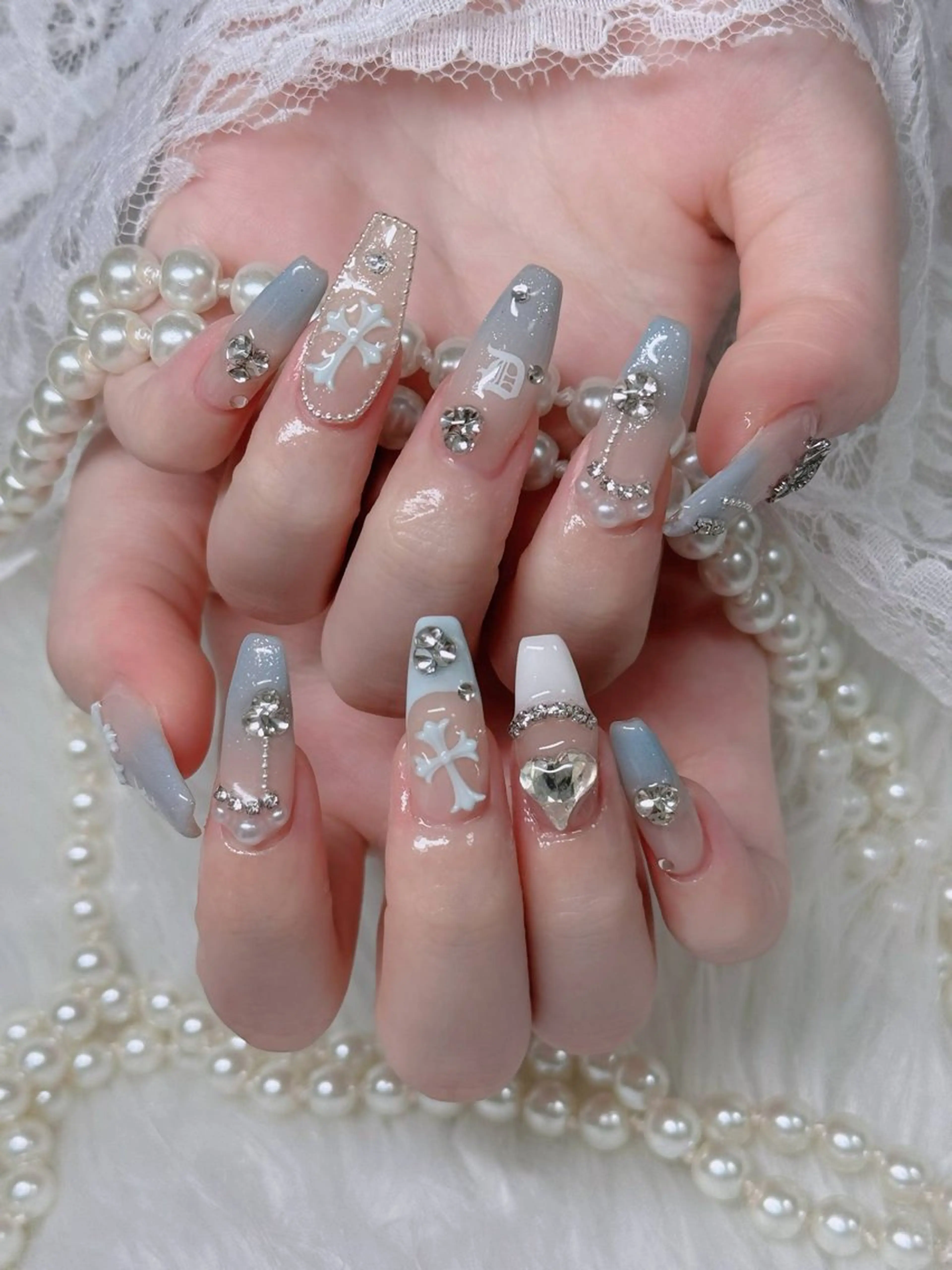 ネイル フレンチネイル ジェルネイル ハロウィン キラキラネイル 韓国ネイル H.babynailsalon所属・H.baby Nail Salonのネイルデザイン