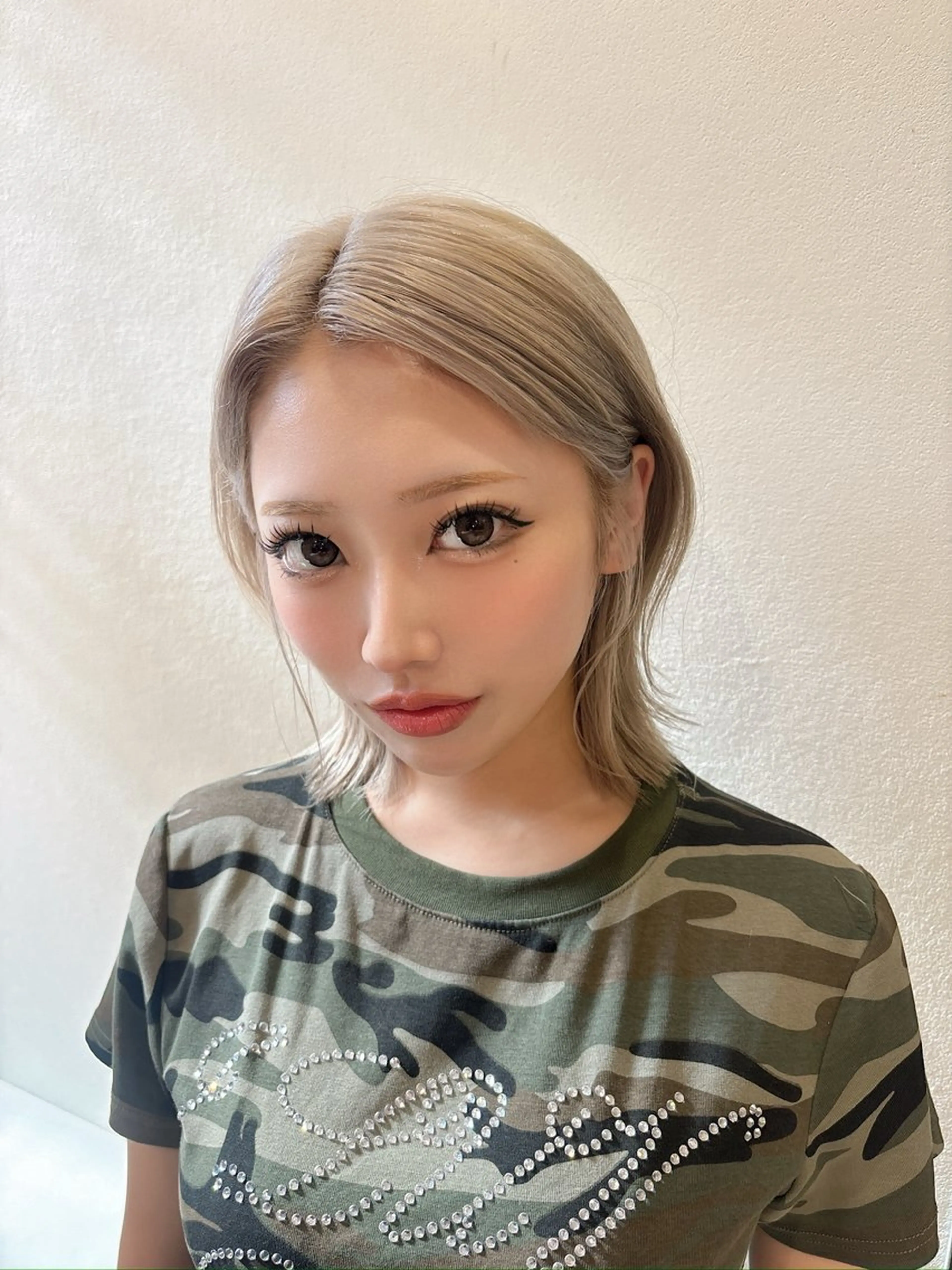 ミディアム カット ヘアカラー トリートメント 似合わせカット✂️✖ 地毛風縮毛矯正のヘアスタイル