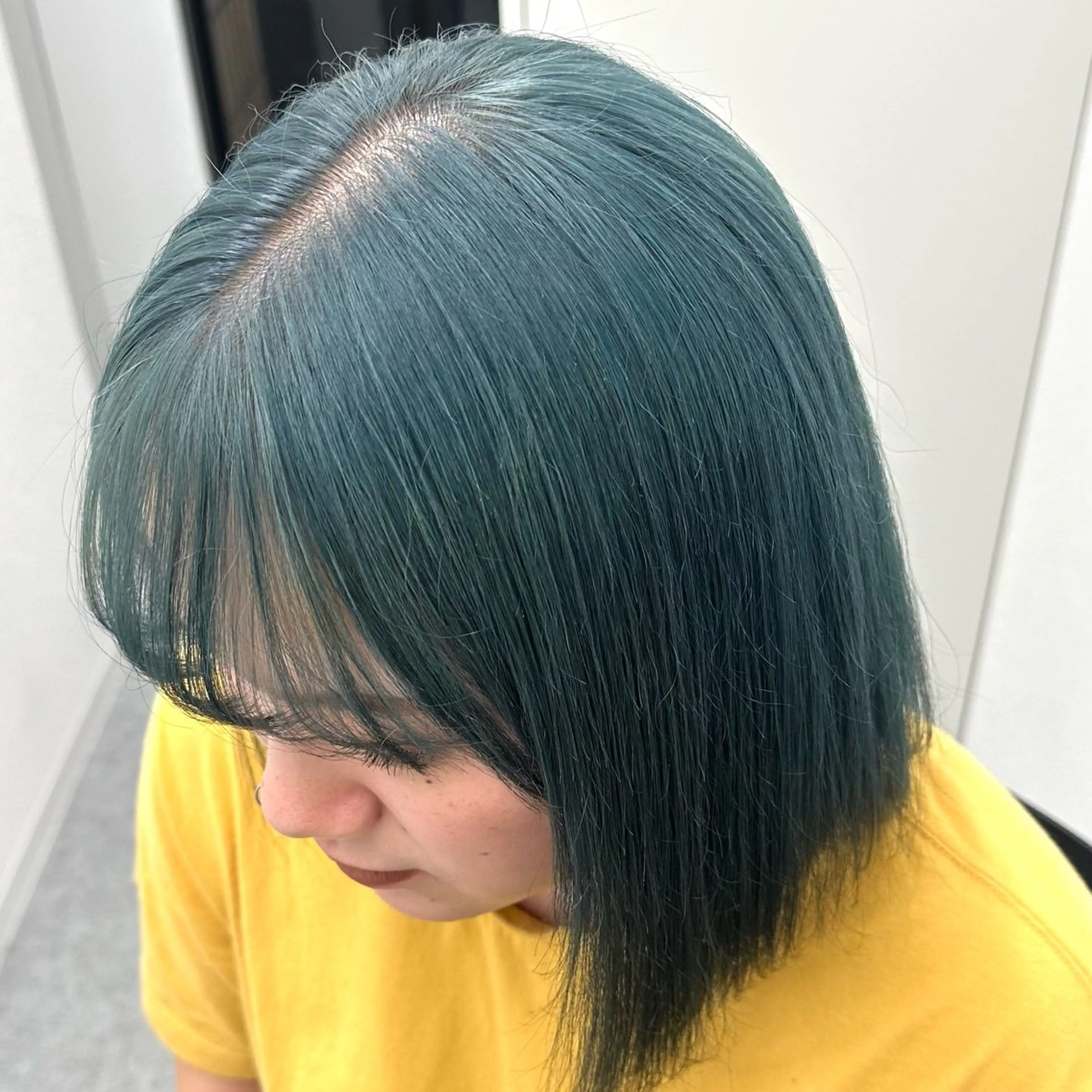 ミディアム カラー アッシュ ベージュカラー ブリーチ ブルーカラー ブルーアッシュ ヘアカラー トリートメント Shido/ 髪質改善/上質艶髪のヘアスタイル