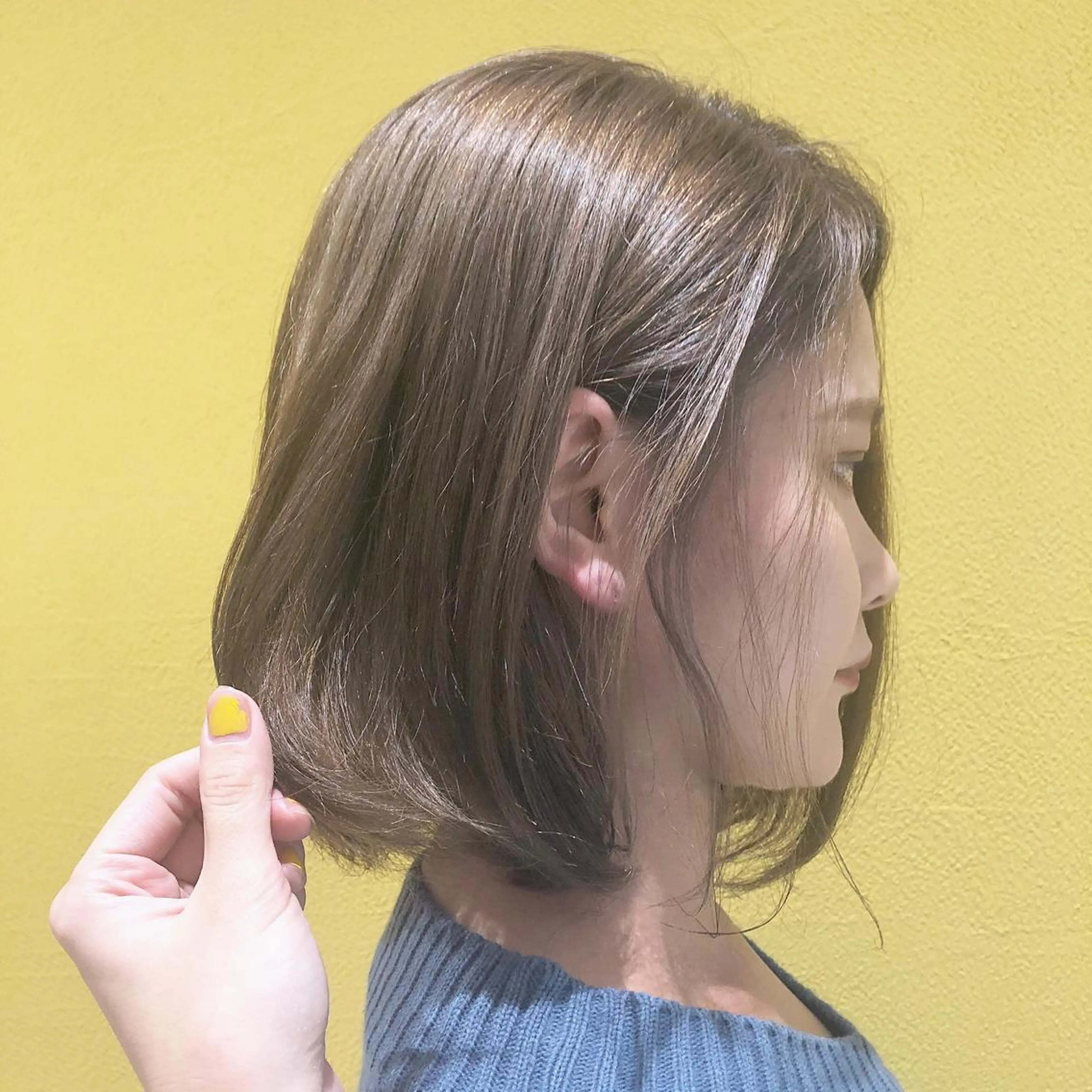 ミディアム カラー ベージュカラー ブリーチ フォギーベージュ ヘアカラー sano sayakaのヘアスタイル