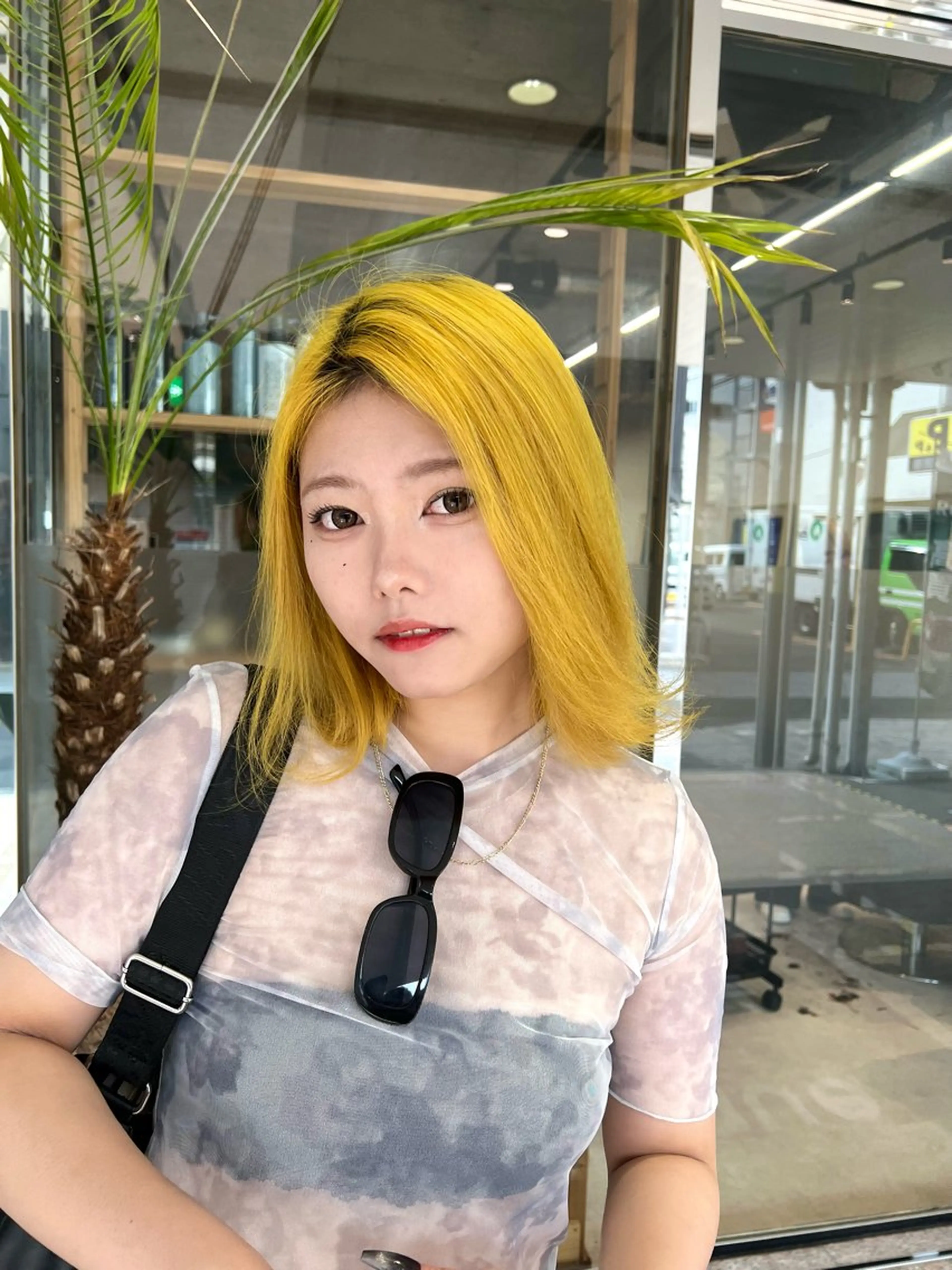 ミディアム カラー ヘアカラー トリートメント ダブルカラーブリーチ 髪質改善　縮毛矯正のヘアスタイル