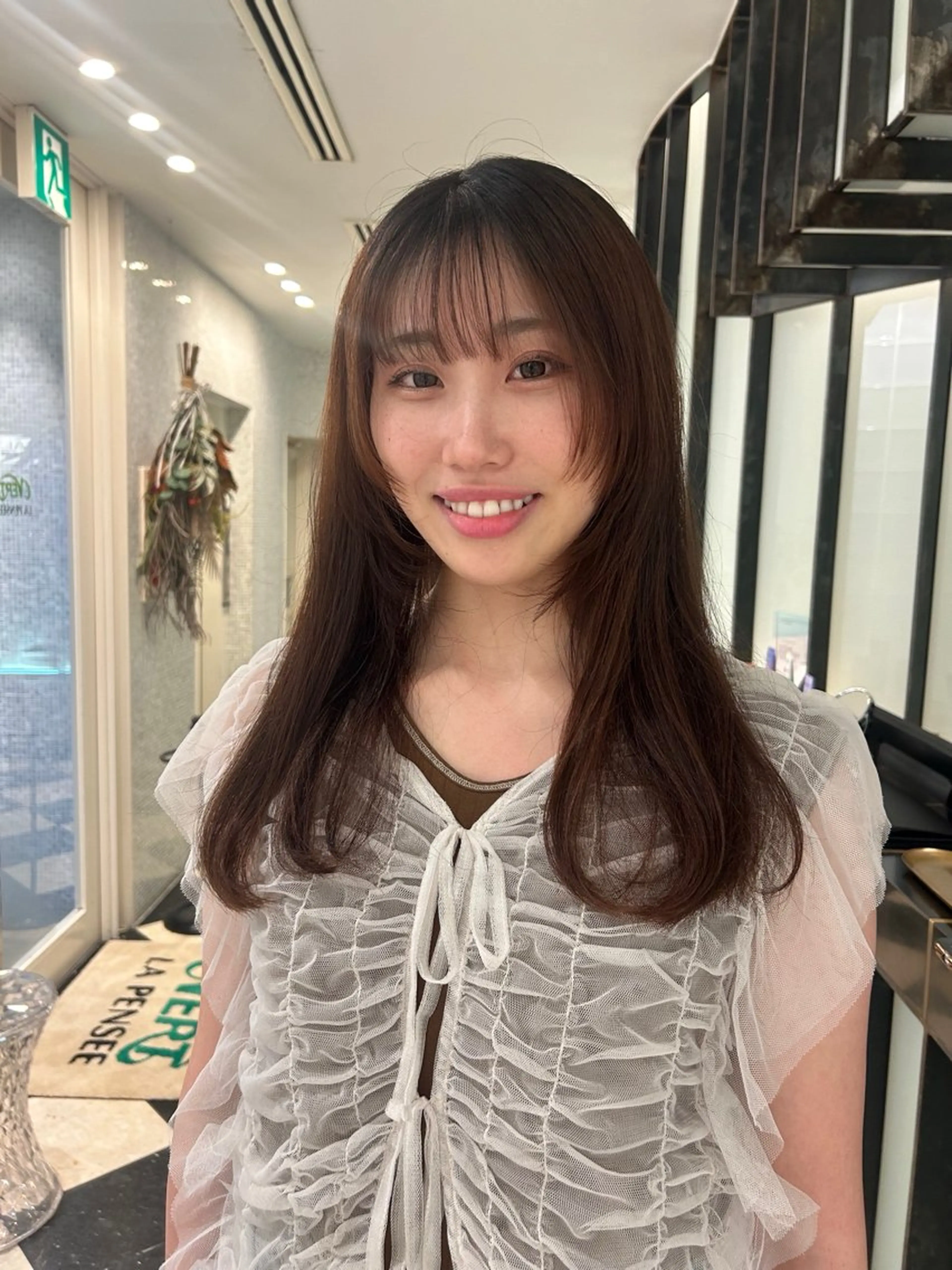 セミロング 顔まわりレイヤー 顔周りカット レイヤーカット LA PENSEE BLEU所属・大谷美佳/レイヤー カット/ツヤ髪のヘアスタイル