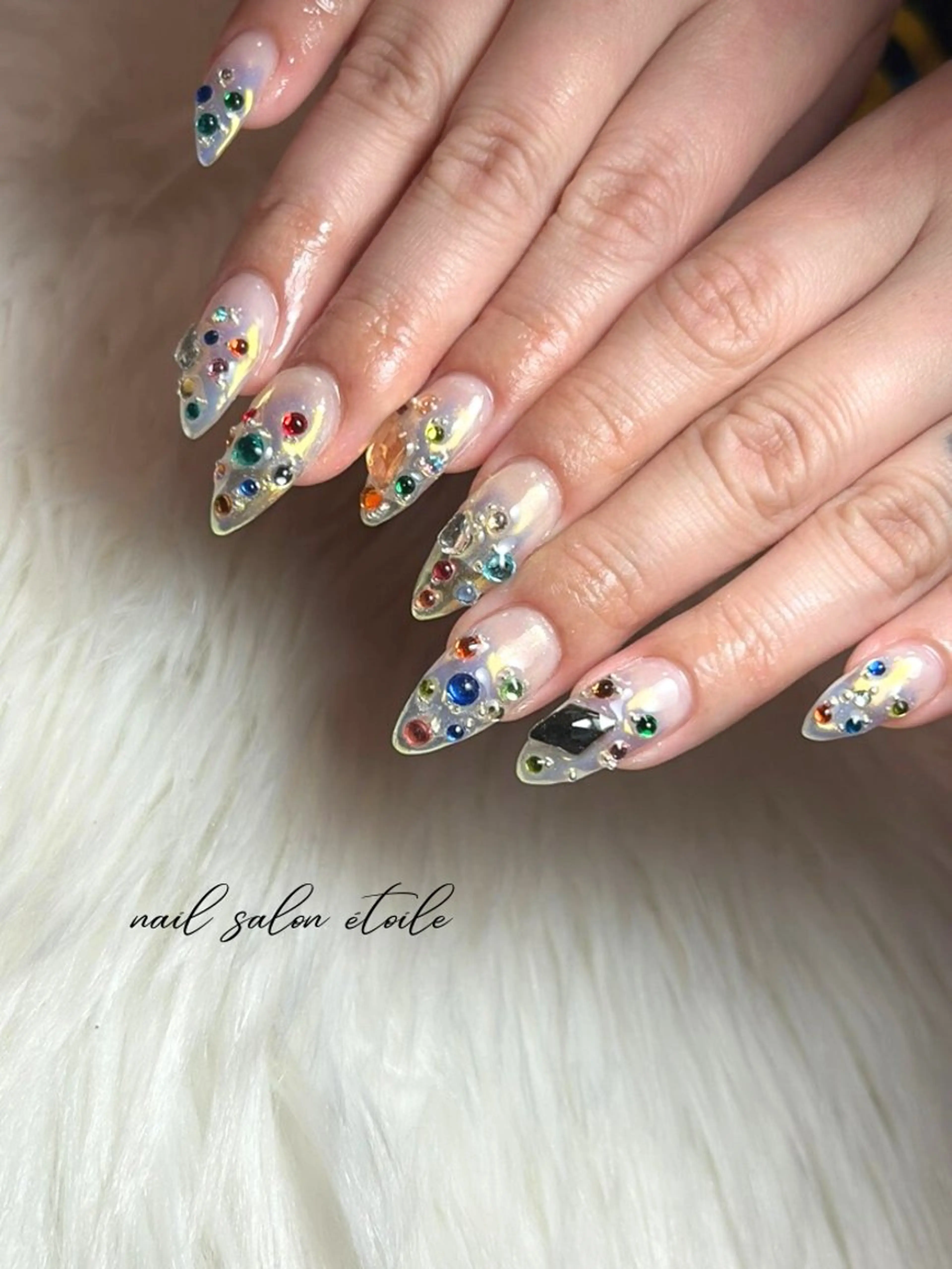 ネイル オーロラネイル ロングネイル ストーンネイル ハンドネイル nail salon étoileのネイルデザイン