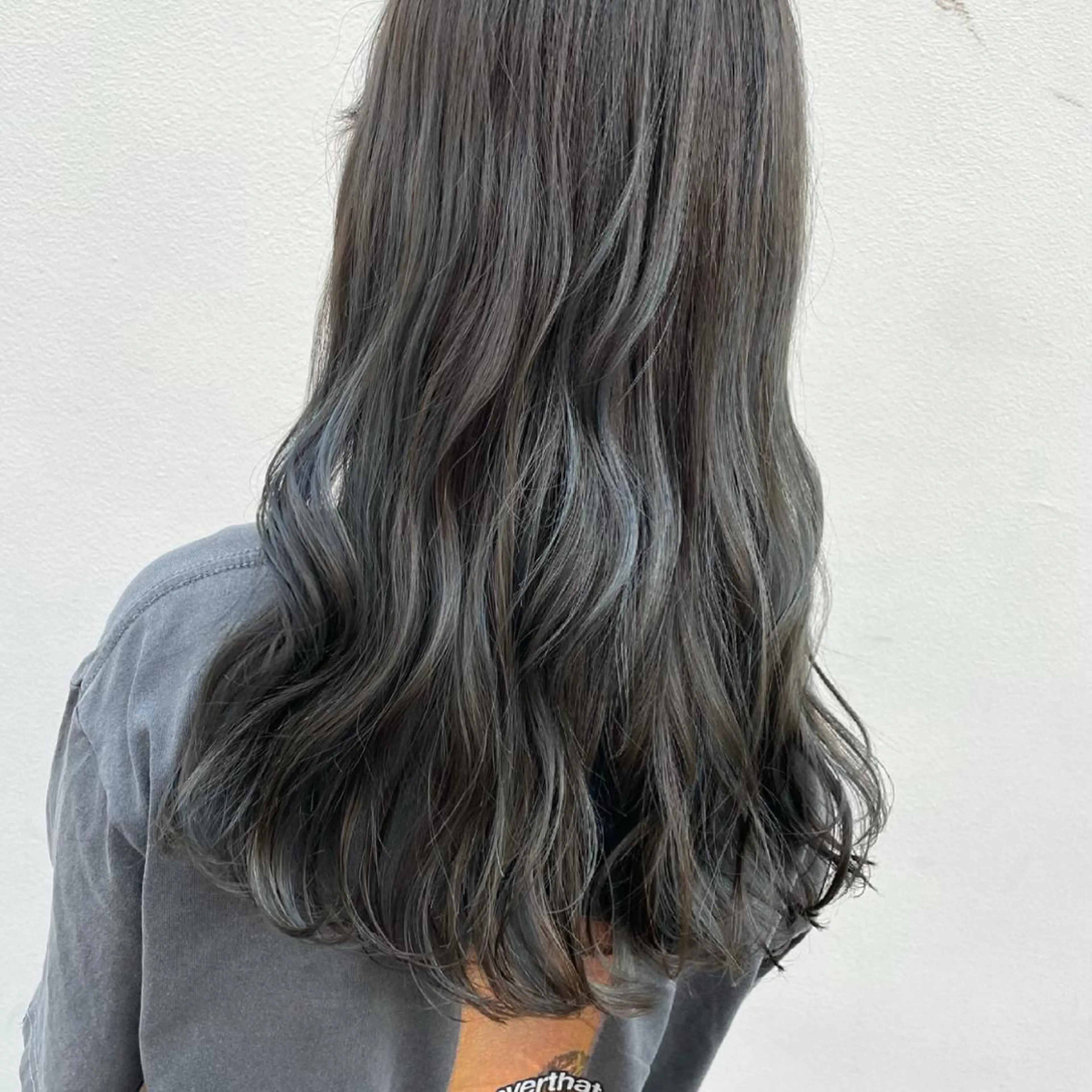 ロング カラー ヘアカラー トリートメント 坂田 友梨奈のヘアスタイル