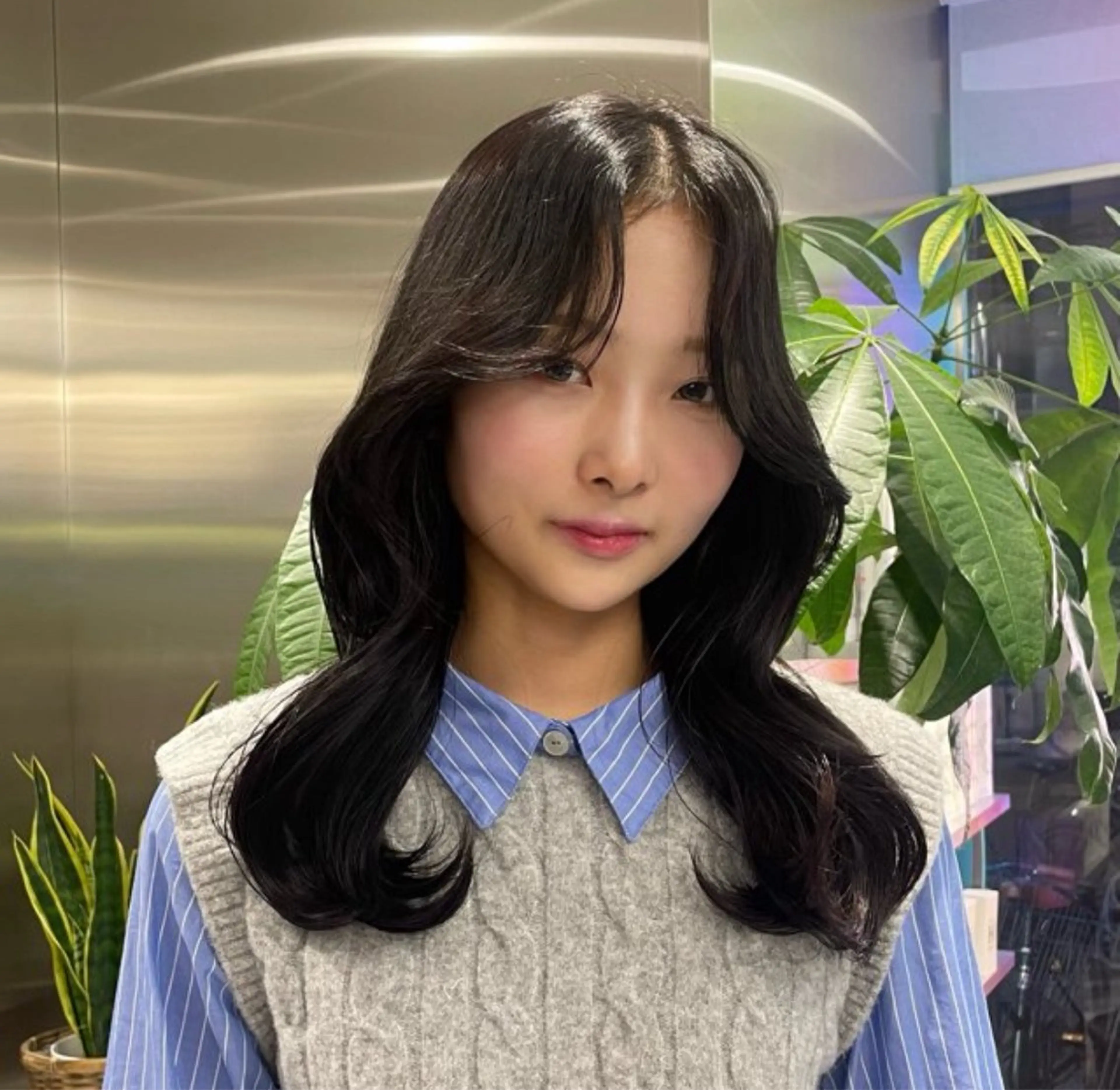 ミディアム クルミ/ 💕ワンホンネイルのネイルデザイン