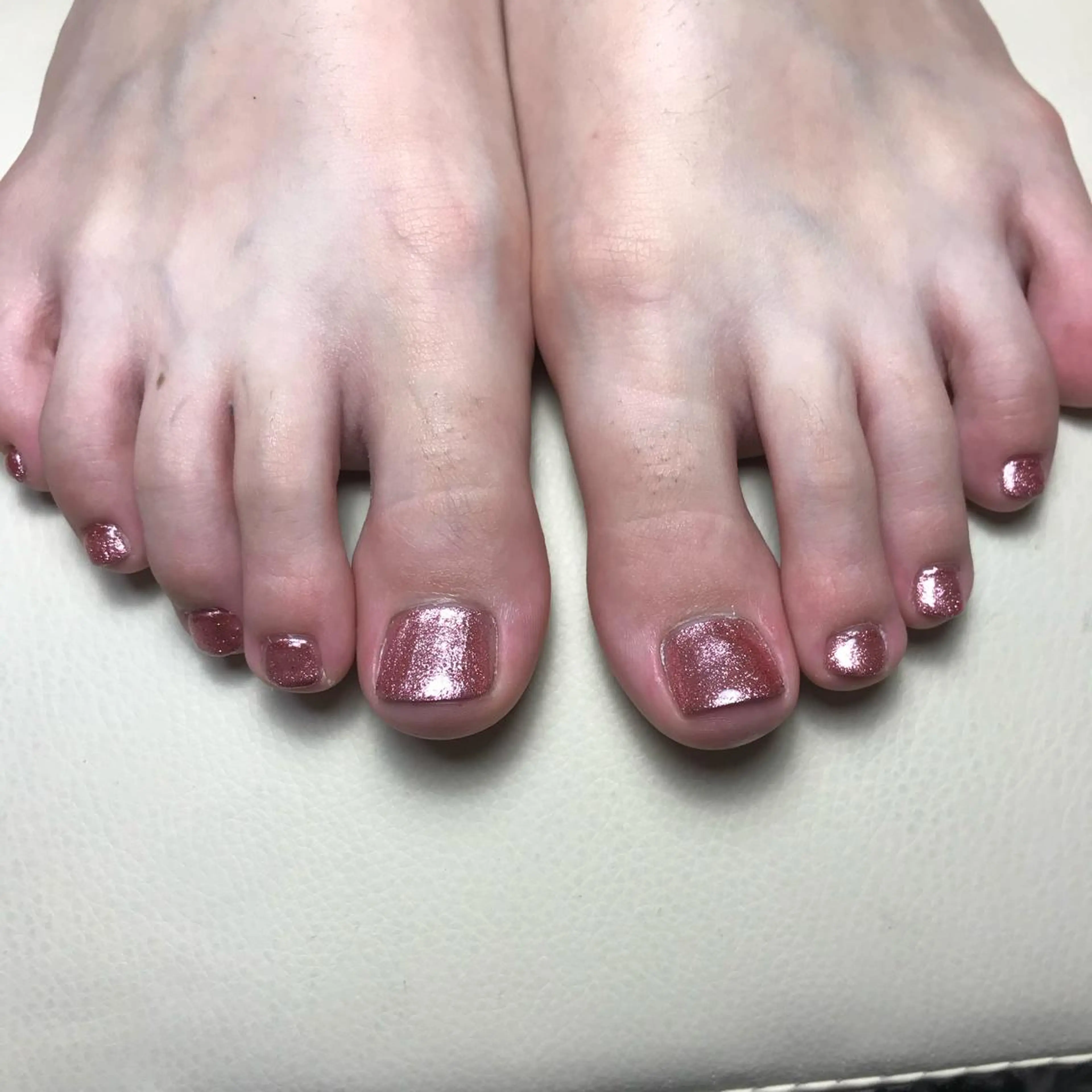 ネイル フットネイル ラメ(グリッター) ワンカラーネイル ピンク フットネイル COCO+所属・COCO +のエステ・リラクイメージ