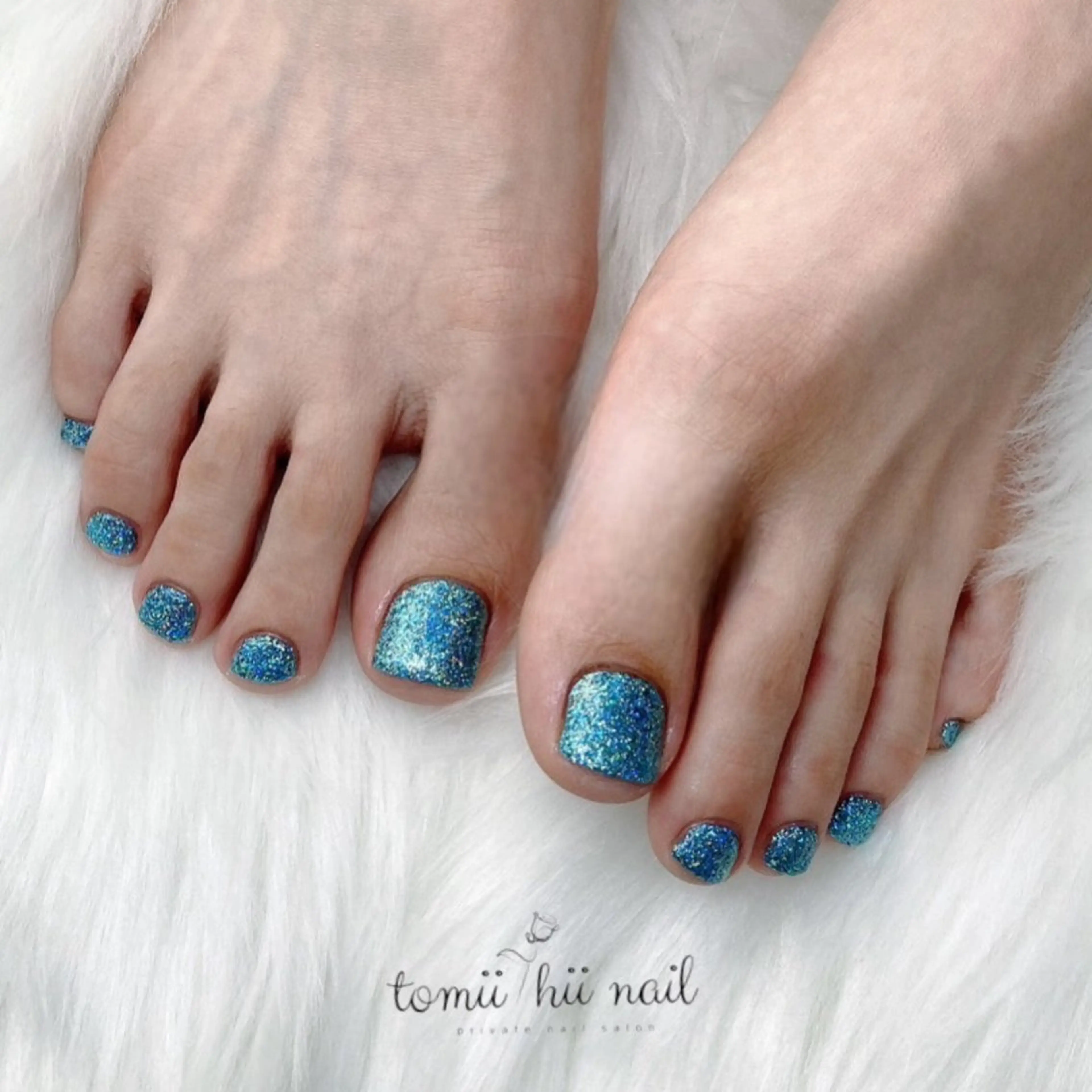 ネイル フットネイル キラキラネイル ラメ(グリッター) 夏ネイル フットネイル tomii-hii -nailのネイルデザイン