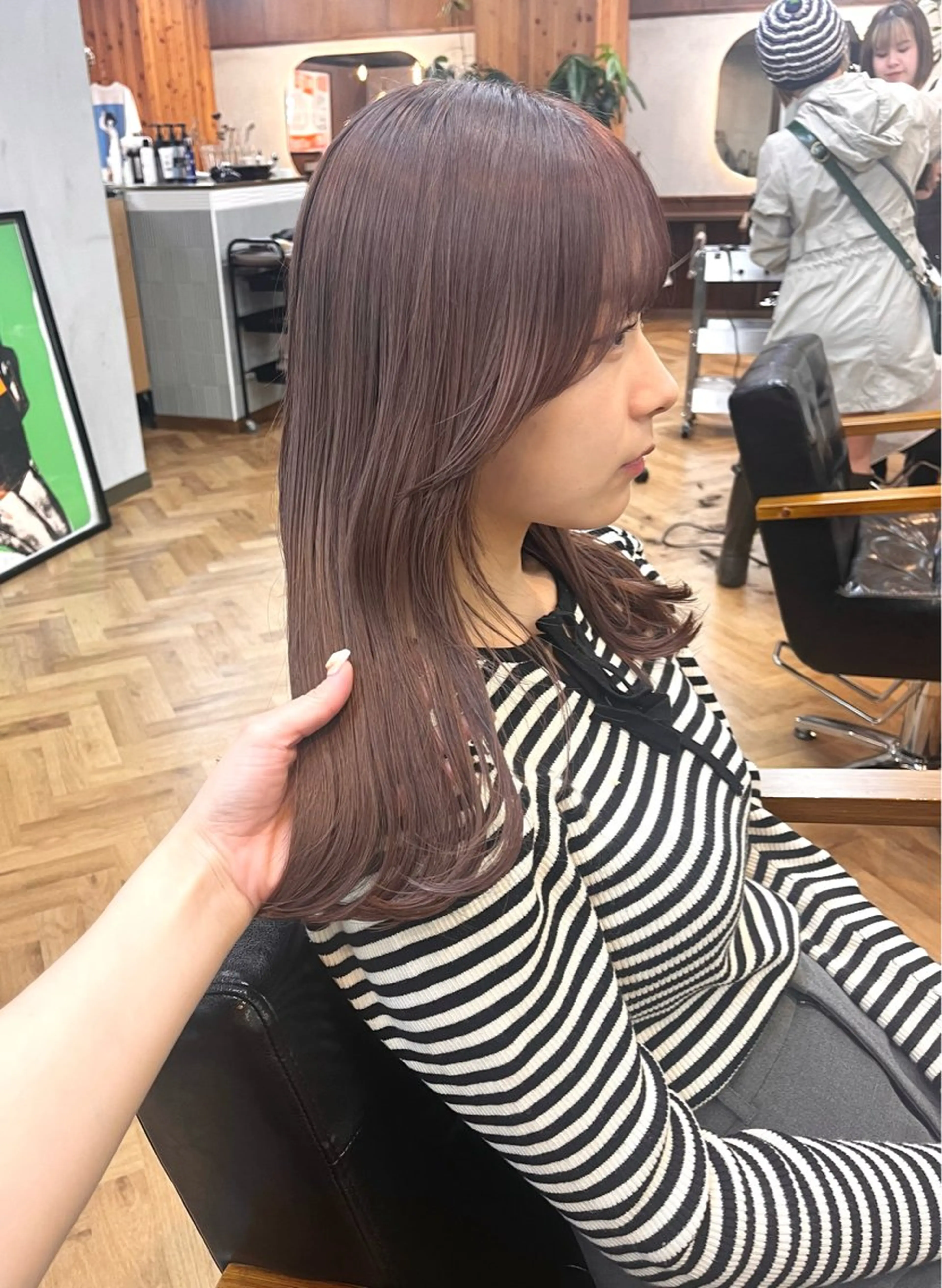 セミロング カラー ヘアアレンジ ベージュカラー ブリーチ ena/ブリーチなし 暖色・ベージュ🎀のヘアスタイル