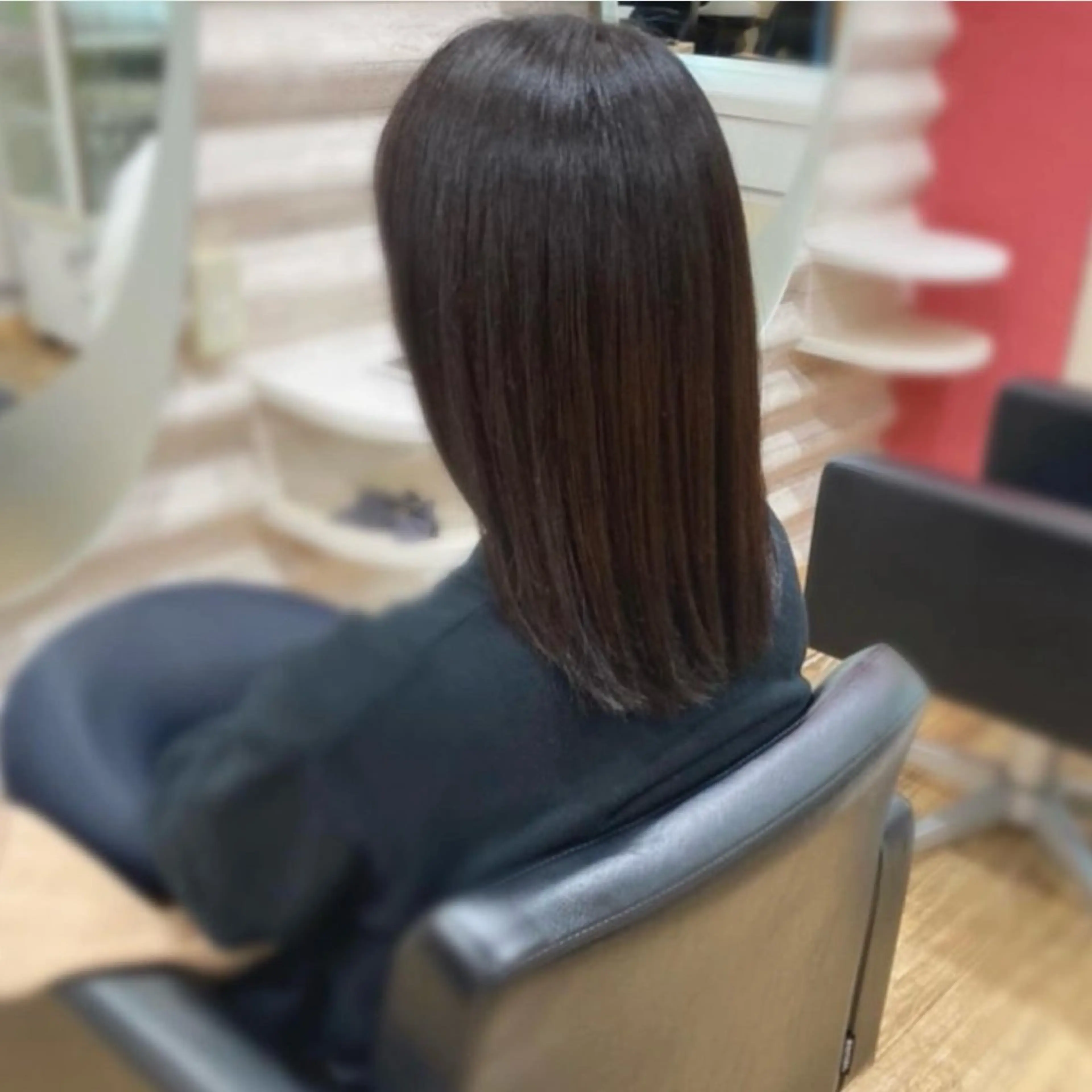 セミロング カラー 髪質改善 トリートメント まとまる軽さカット× トリートメント特化店のヘアスタイル