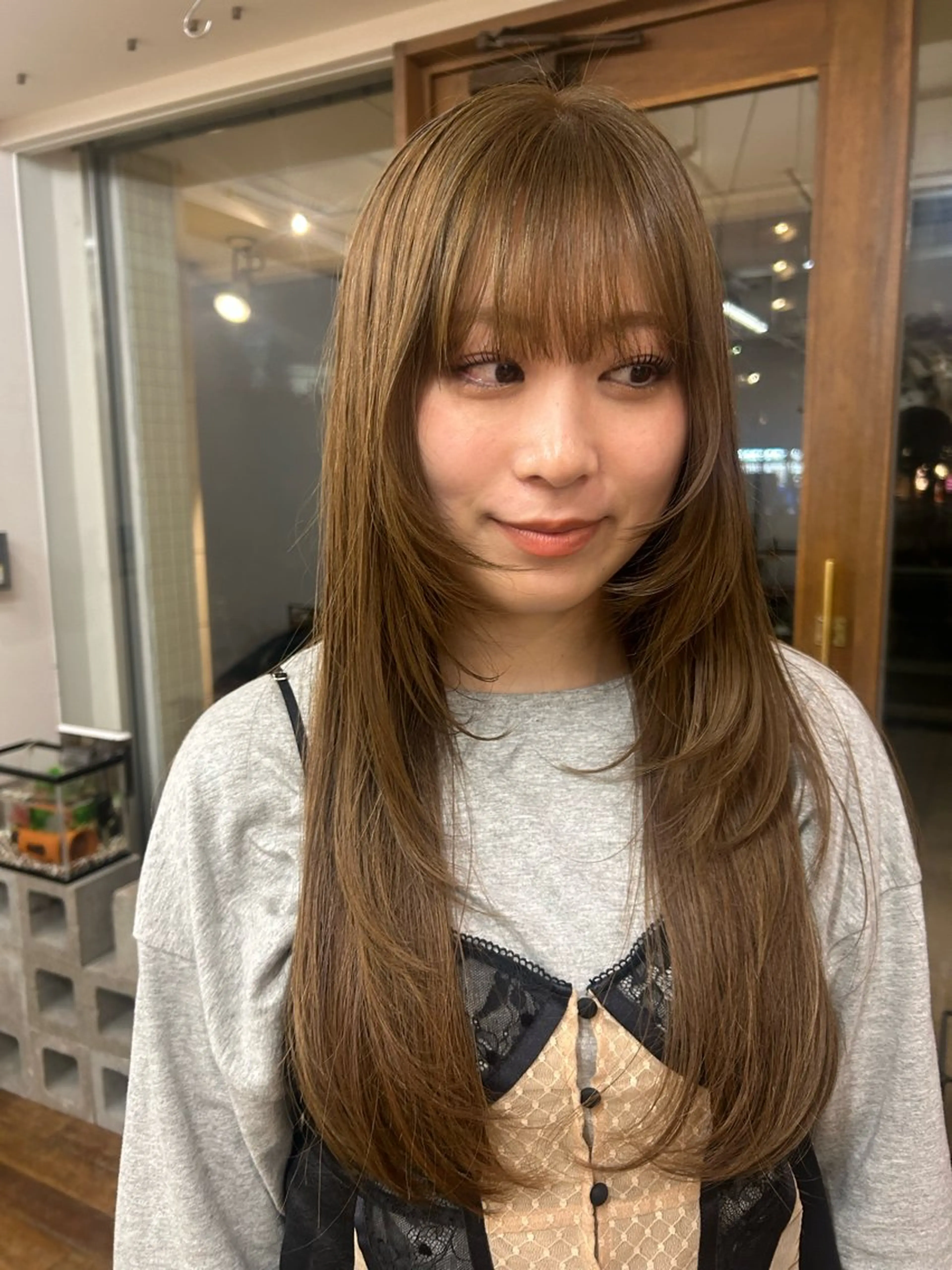 ロング レイヤーカット 谷岡 聖花のヘアスタイル