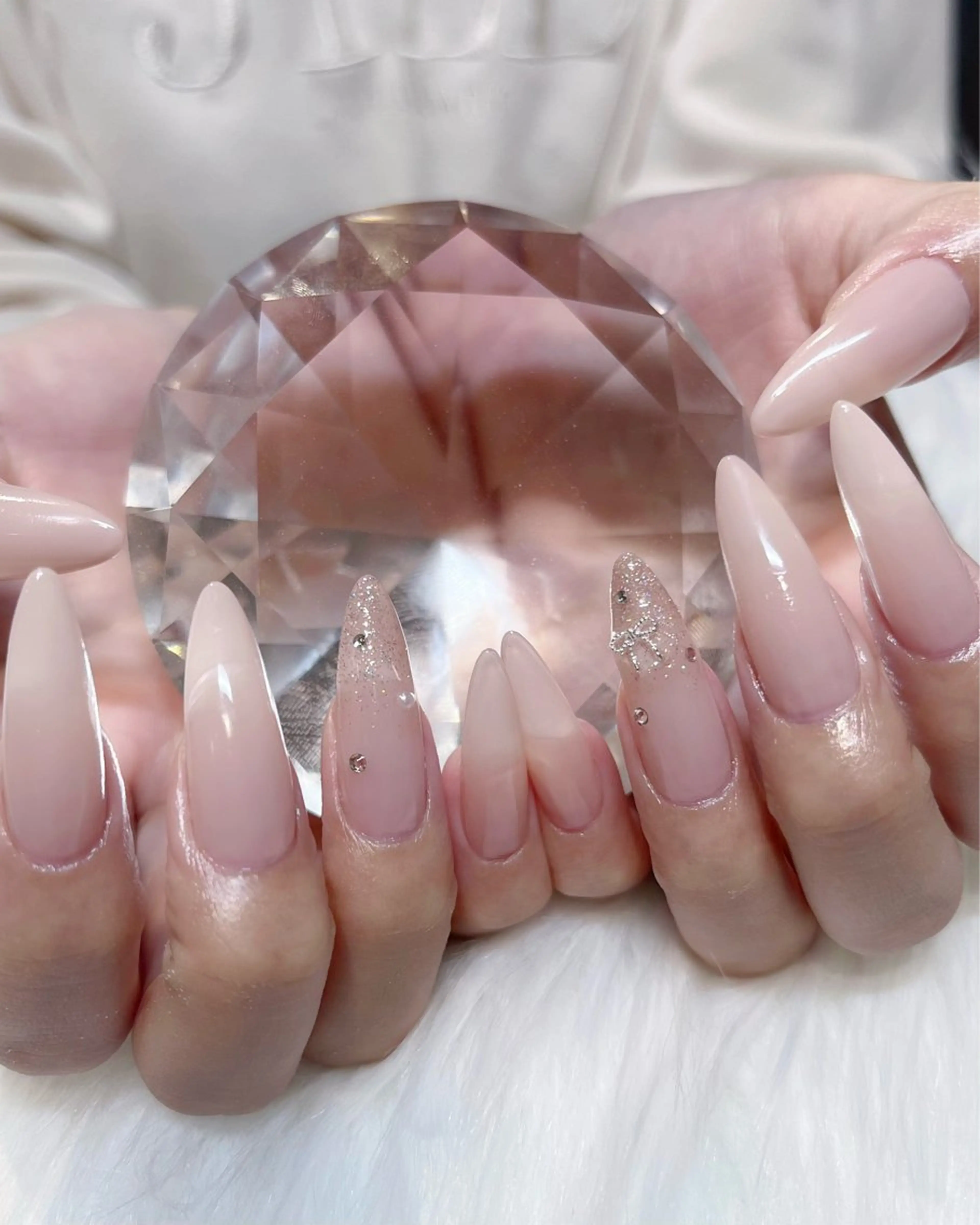 ネイル アートネイル ガーリー 韓国ネイル 持ち込み ワンホンネイル ハンドネイル KOKONA 🎀のネイルデザイン