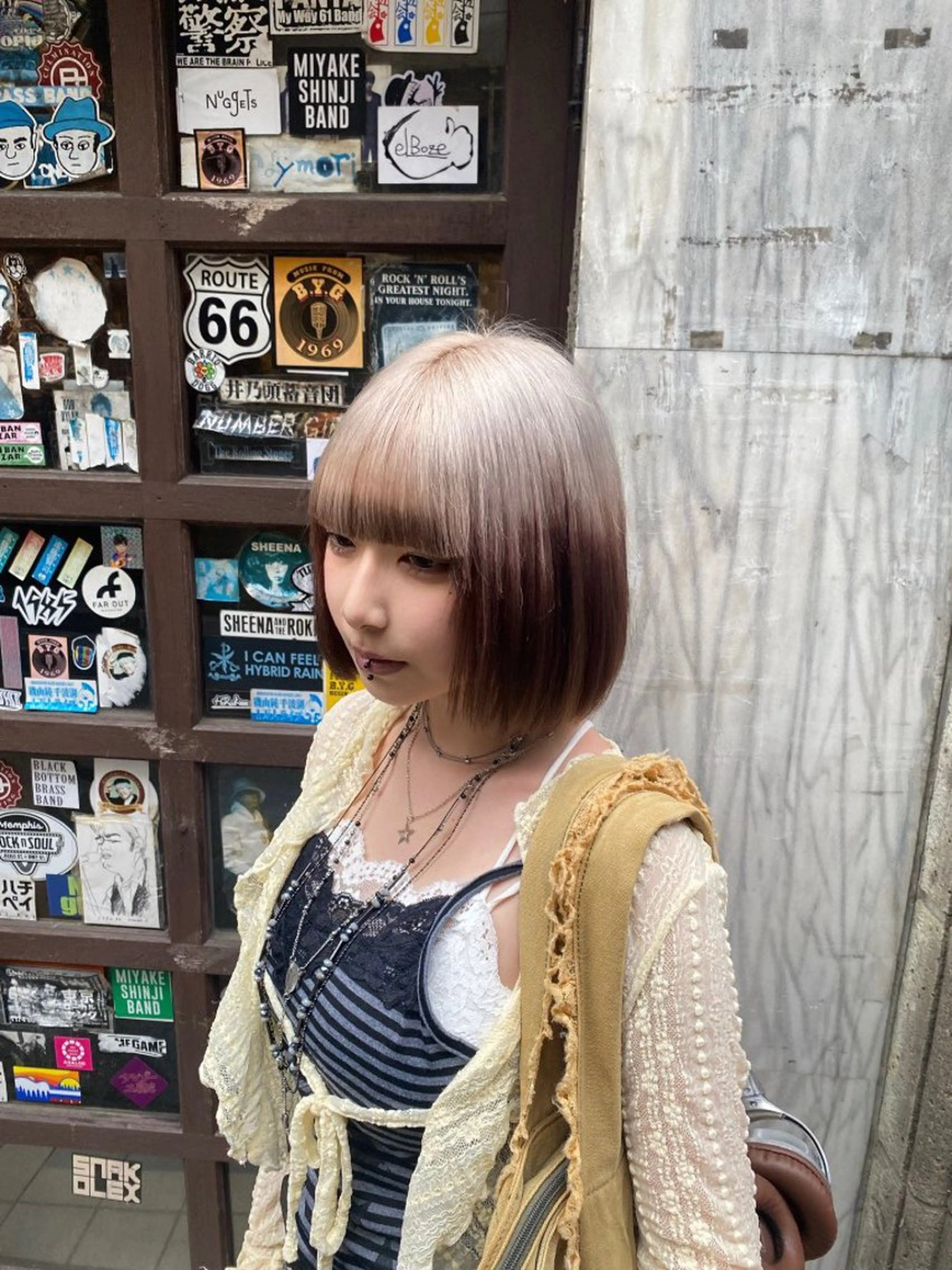 ショート カラー カット ヘアカラー トリートメント youres hair 新宿3丁目店所属・艶髪/ハイトーン /髪質改善/柴田のヘアスタイル