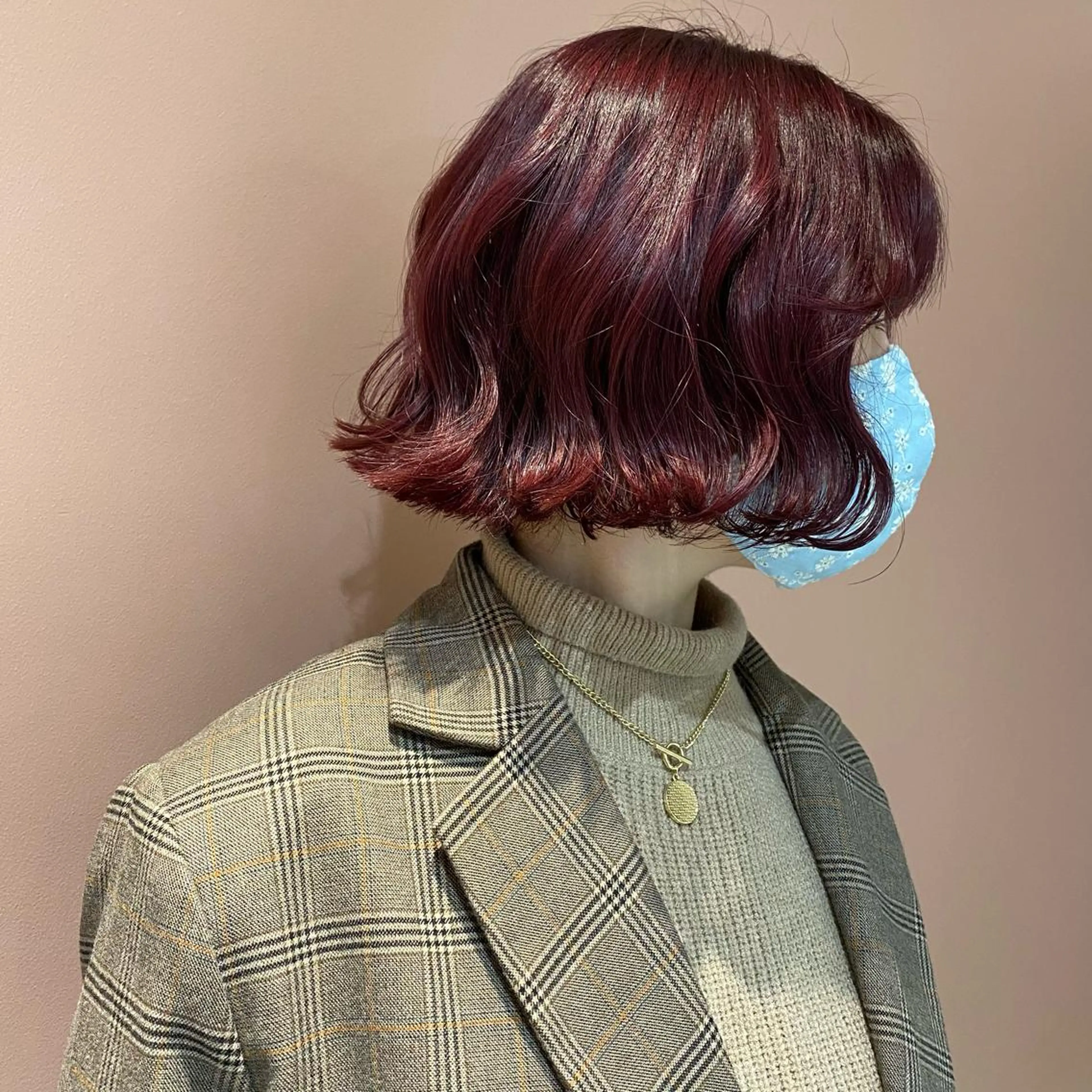 ミディアム カラー カシス ボブ ORIKA 美容室のヘアスタイル