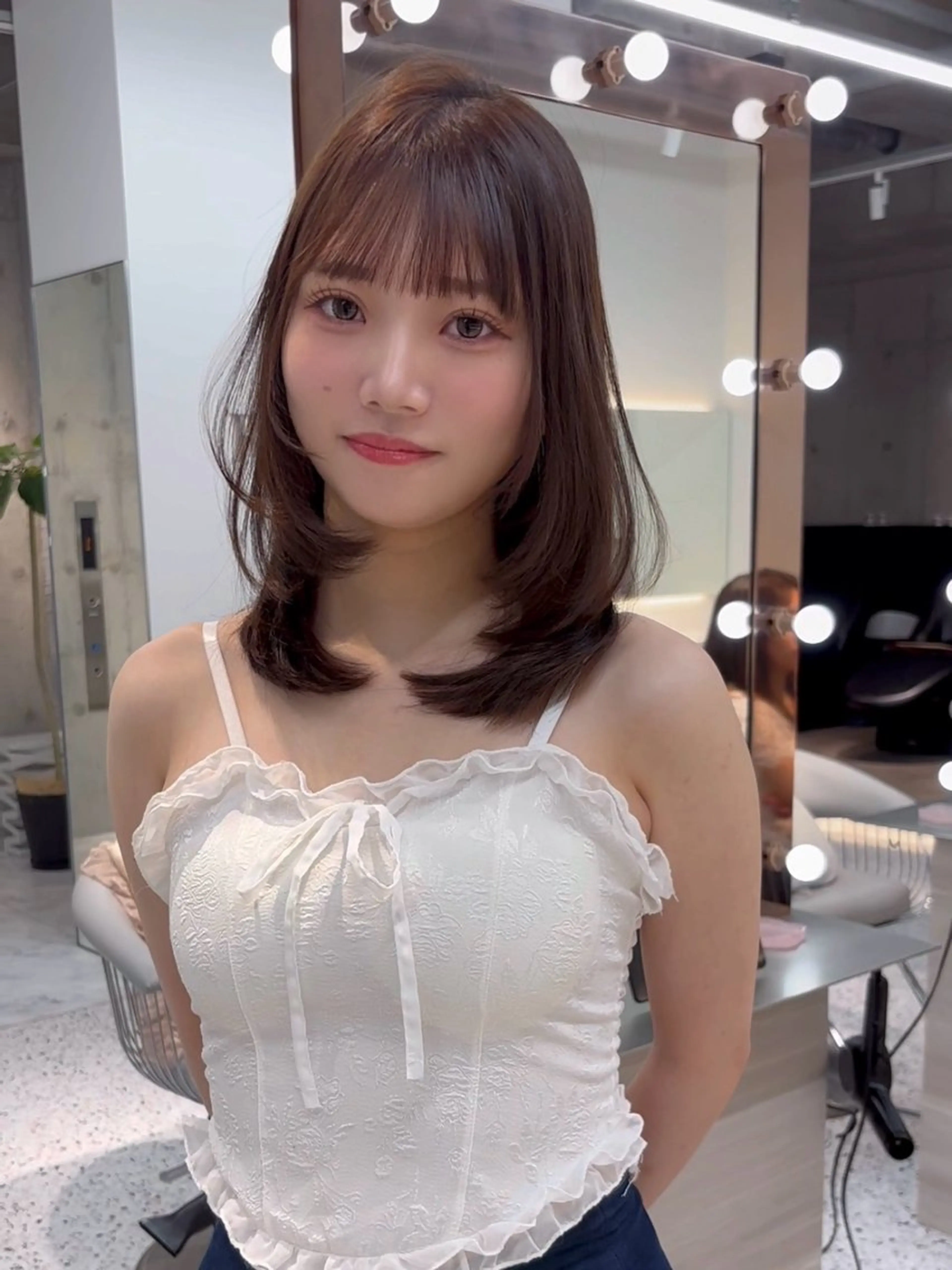 ミディアム カラー パーマ 髪質改善 レイヤーカット 縮毛矯正 【美髪矯正) 吉村　清志のヘアスタイル