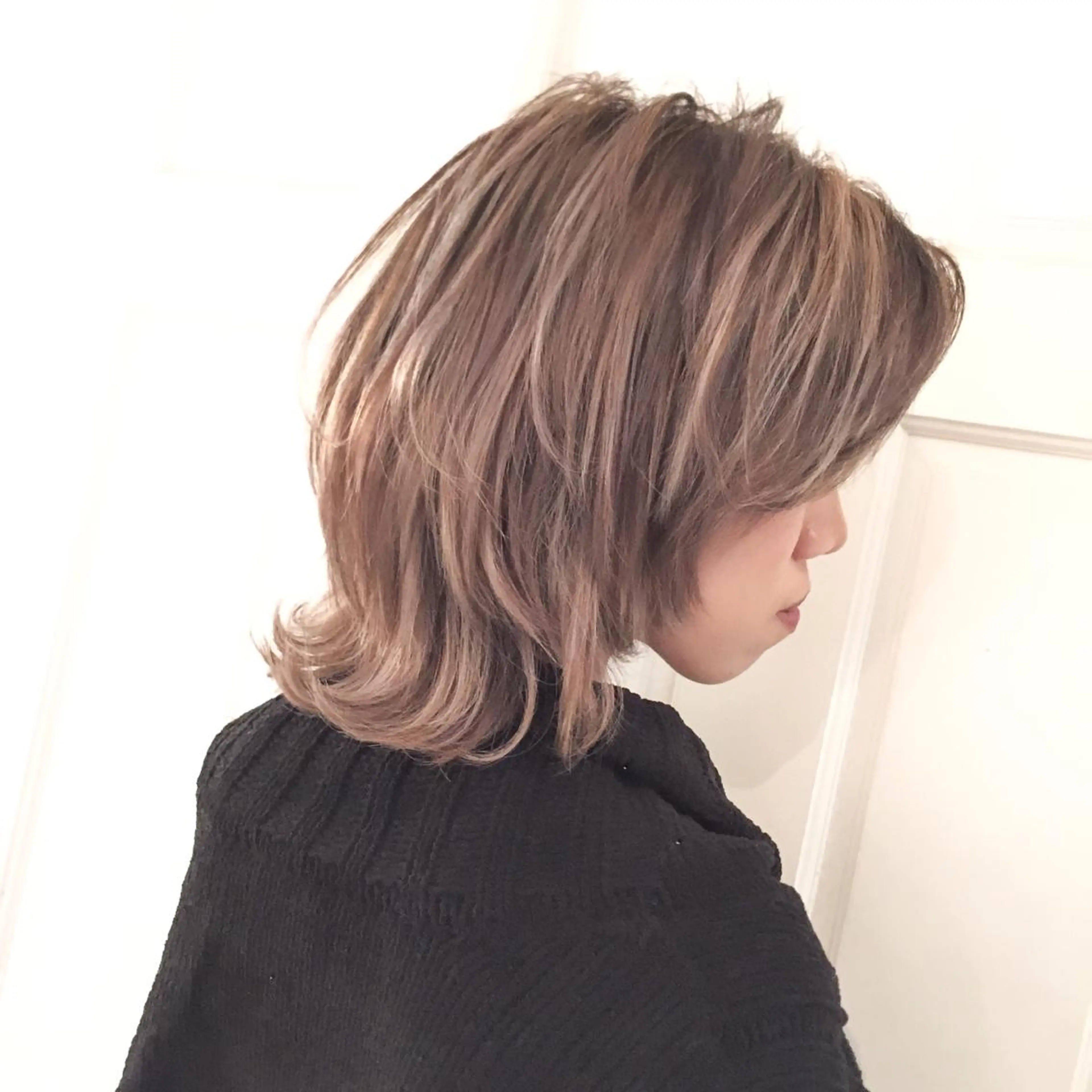 ミディアム カラー ハイライトカラー ハイライト ウルフカット ホワイト&レイヤーカ ットエクステ長畠俊輔のヘアスタイル