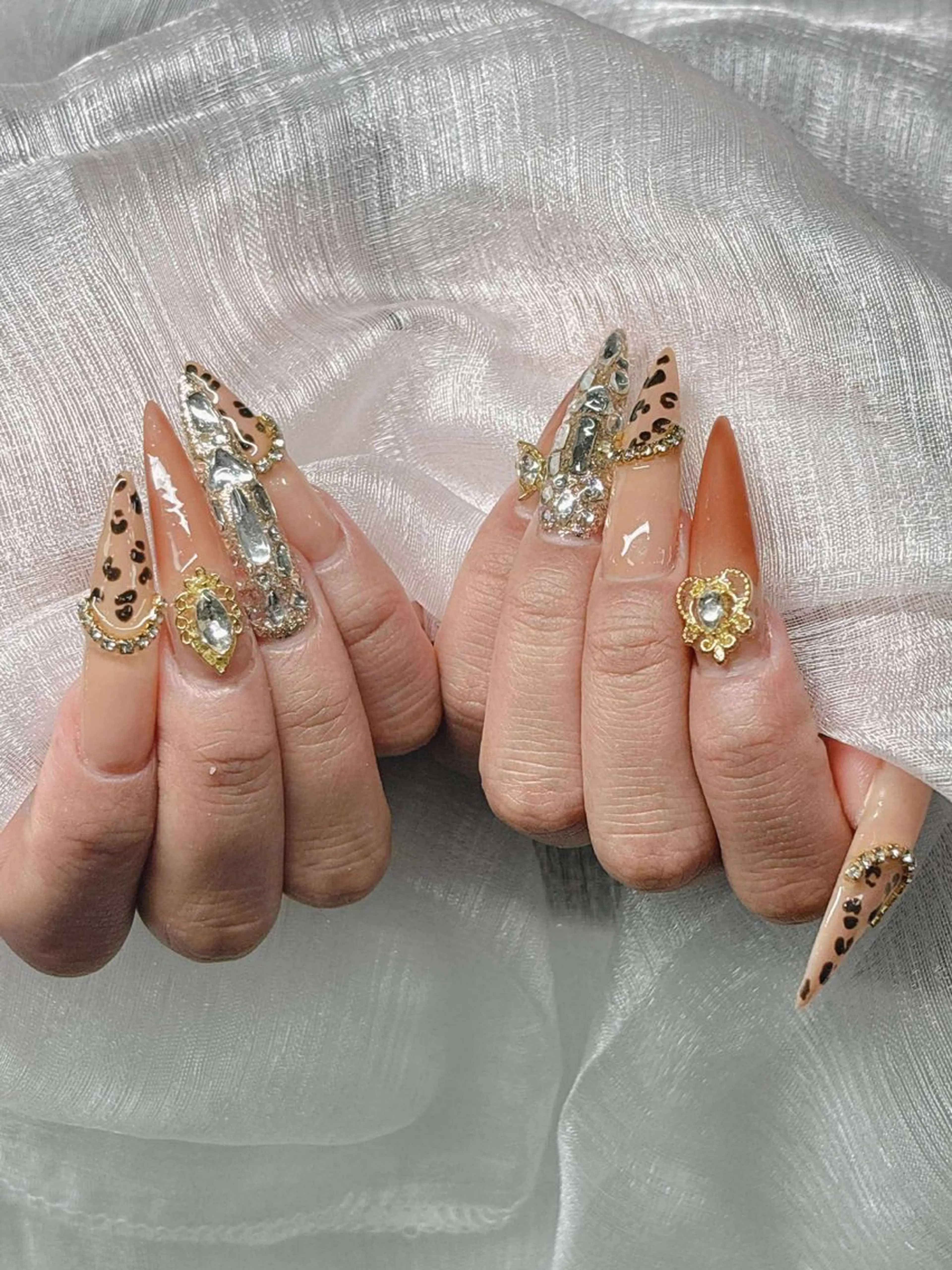 ネイル 長さ出し グラデーション 卒業式 キラキラネイル マグネットネイル ハンドネイル Lee Nailsのネイルデザイン