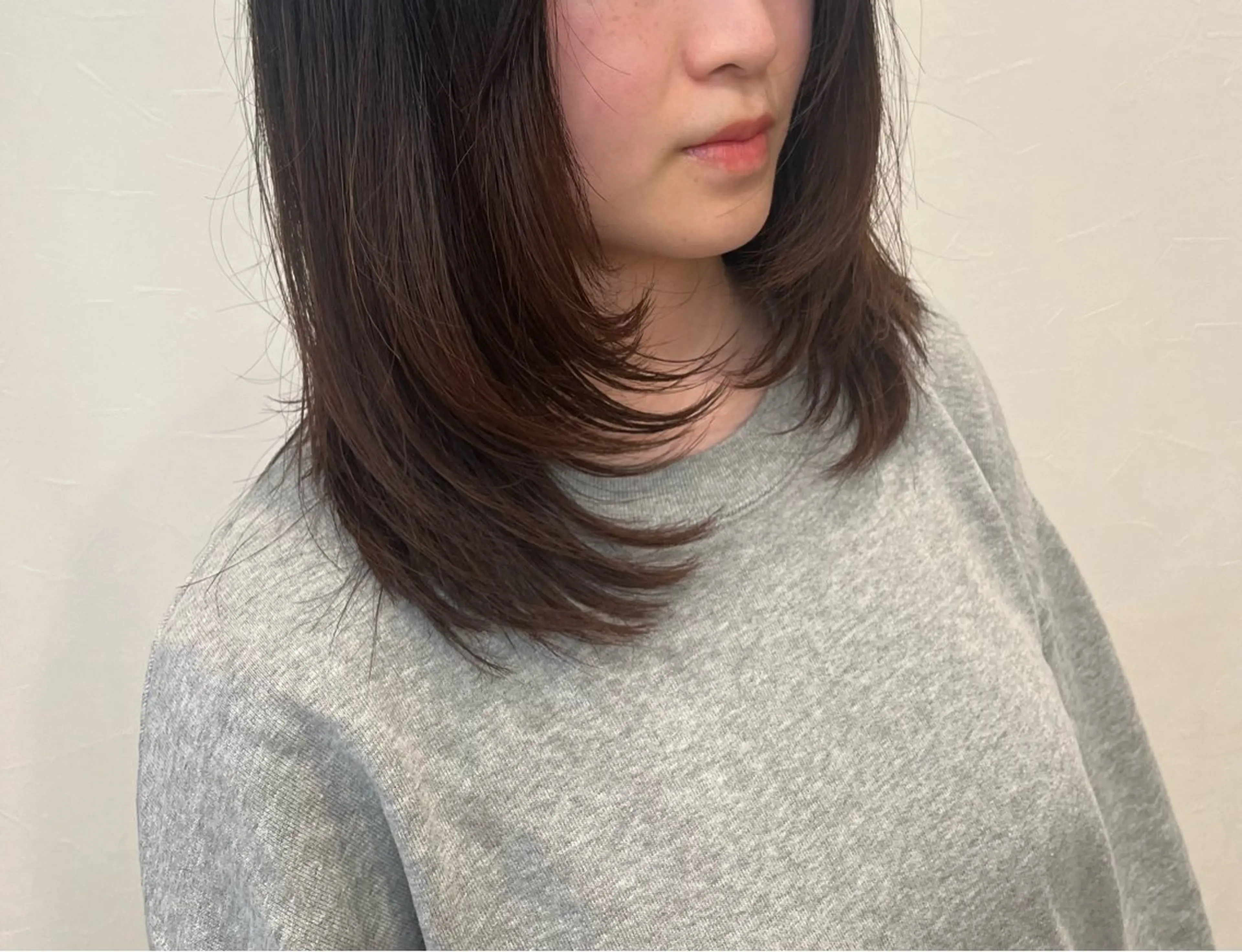 セミロング レイヤーカット anon Loemのヘアスタイル