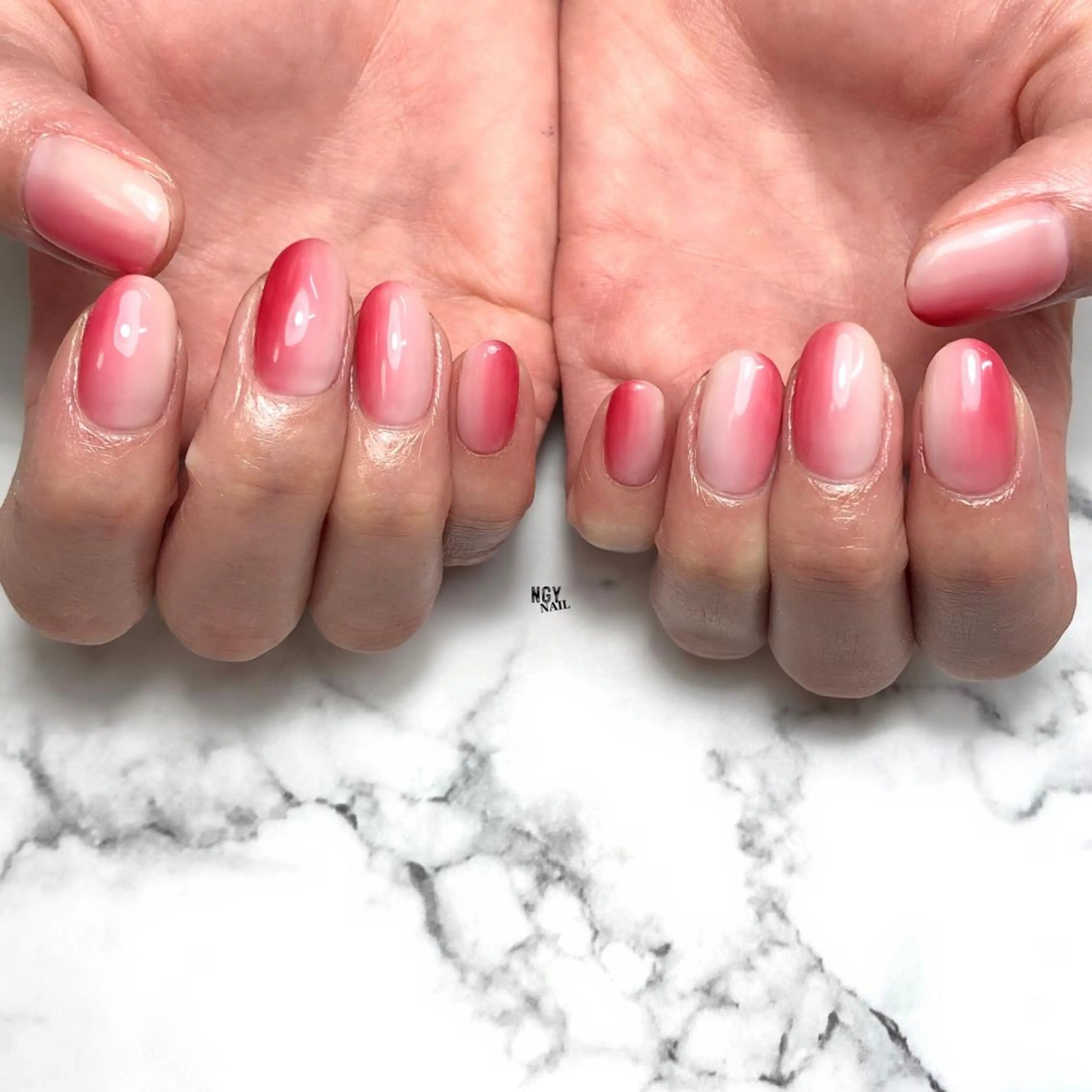 ネイル グラデーション 赤色 ハンドネイル NAIL NOWのネイルデザイン