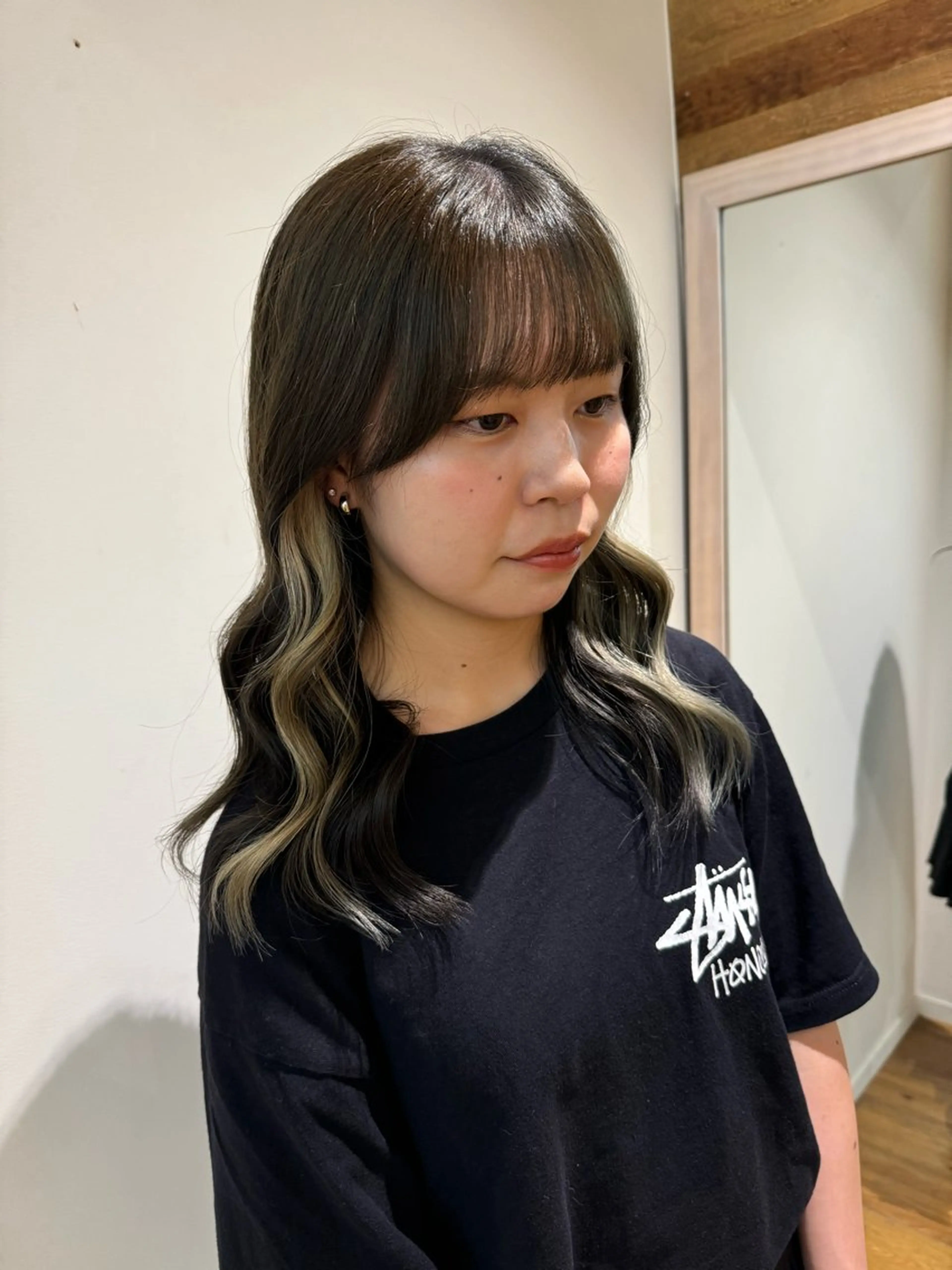 セミロング カラー イヤリングカラー 吉留 文月のヘアスタイル