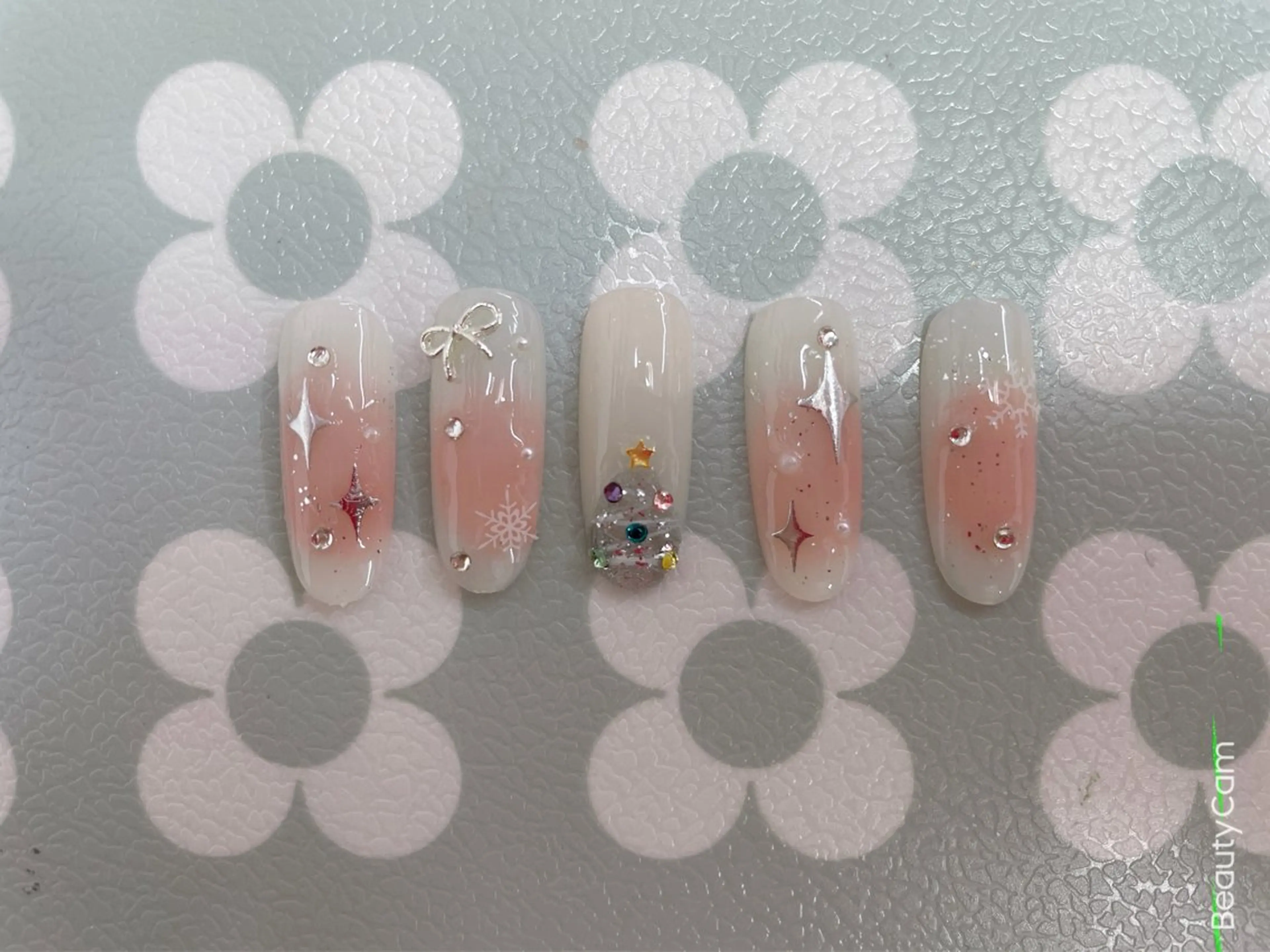 ネイル MIKIネイル YoYoのネイルデザイン