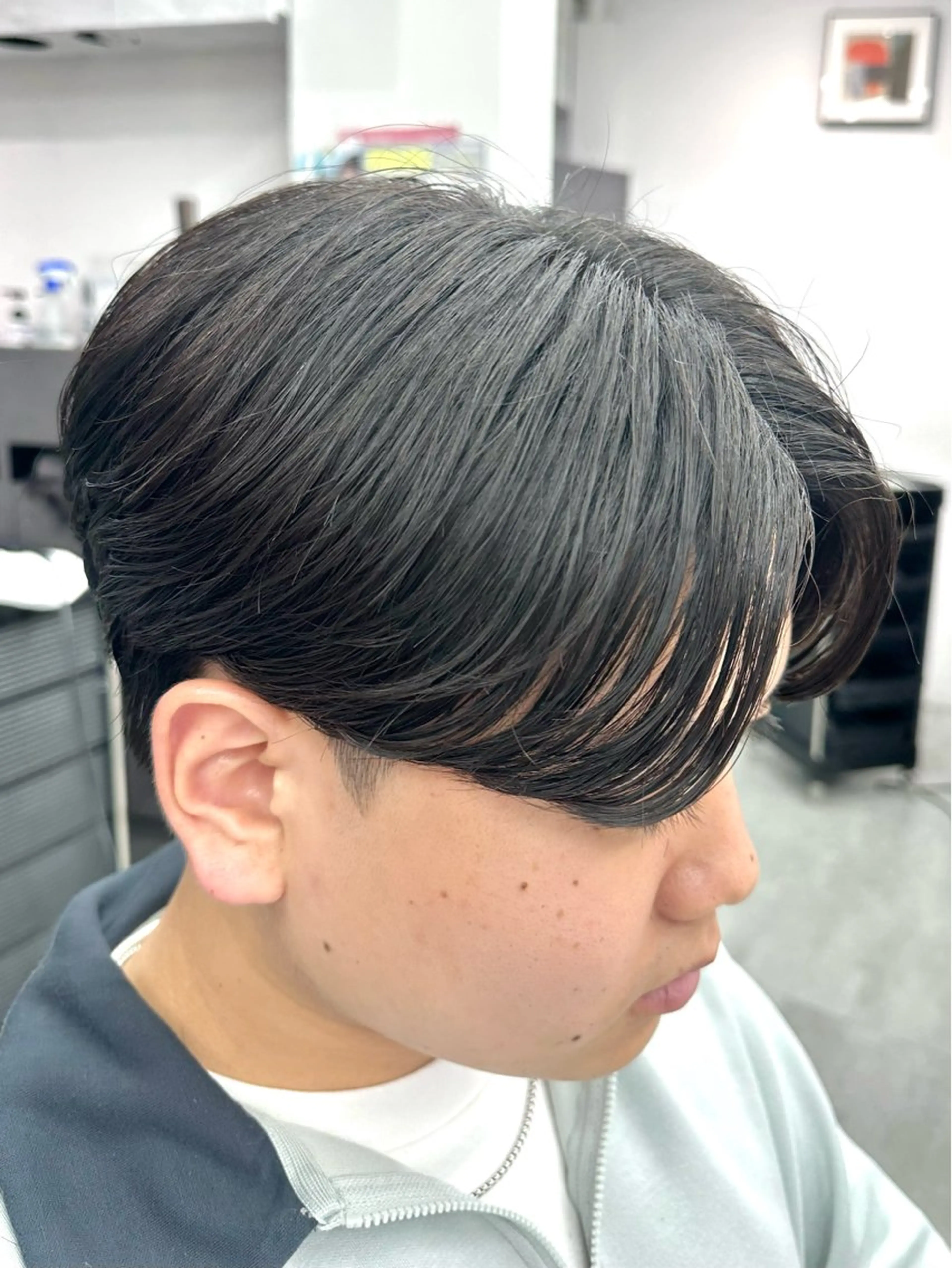 メンズ メンズブリーチ センターパート メンズパーマ 岐津公太 メンズ縮毛矯正のプロのヘアスタイル