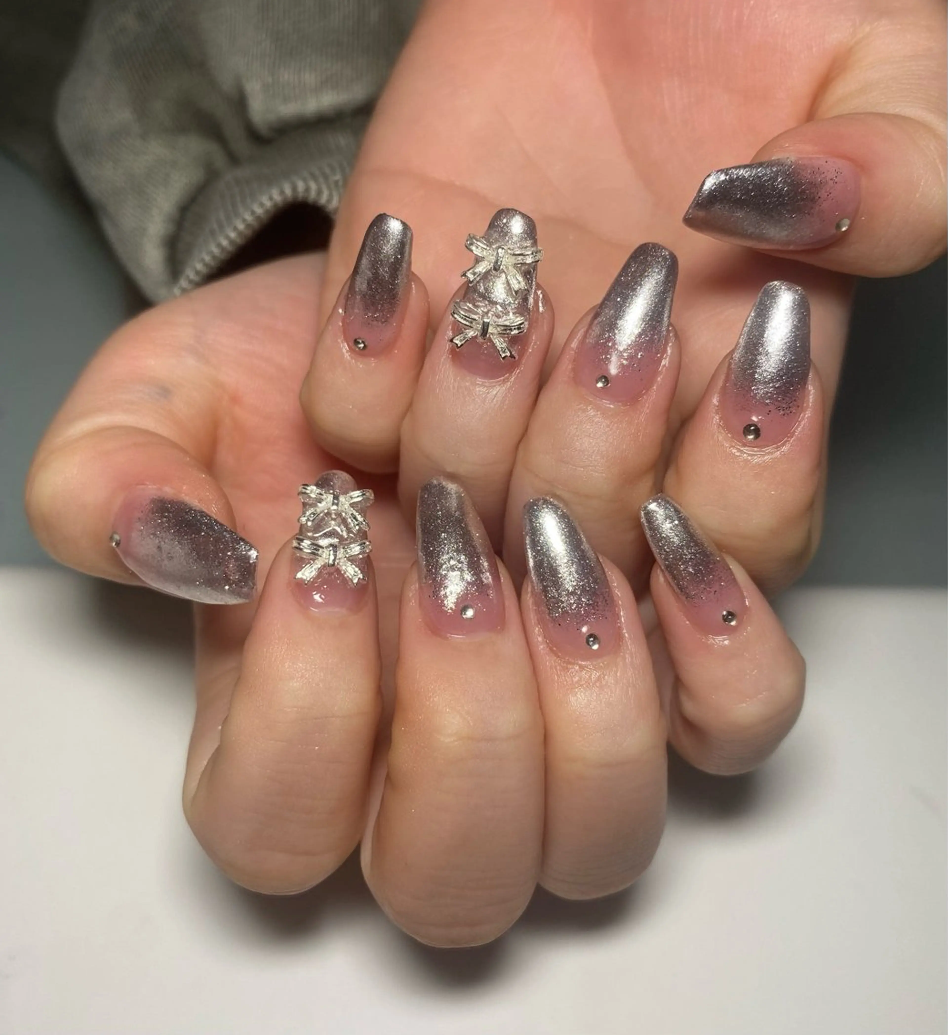 ネイル グラデーション ミラーネイル ネイルチップ ハンドネイル ハンドケア Hi Beauty 渋谷(ネイル、ハイパーナイフ6、脂肪れいきゃく、マッサージ＆エステサロン)所属・Hi beauty 渋谷のネイルデザイン