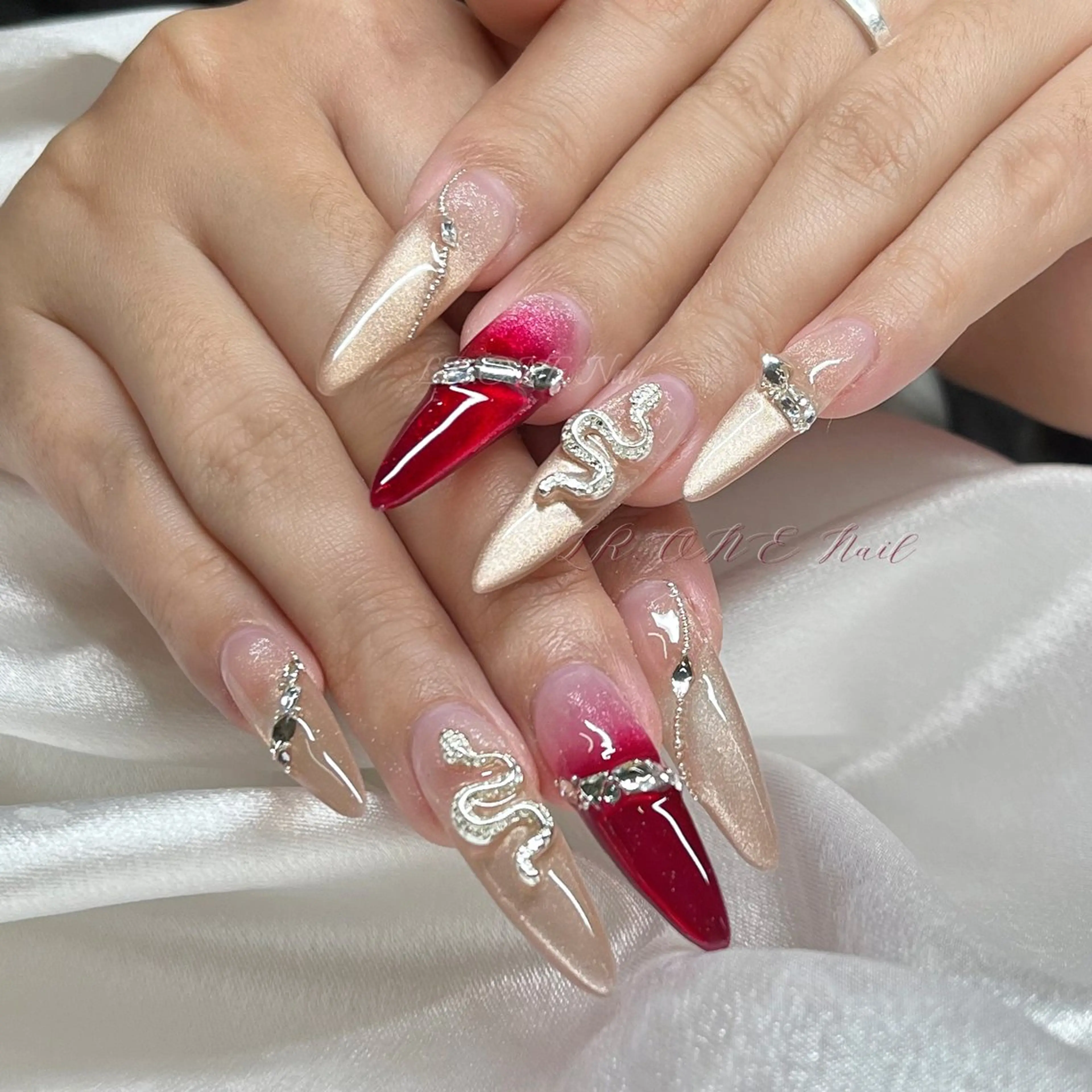 ネイル ハンドネイル LR.ONE ヨウのネイルデザイン