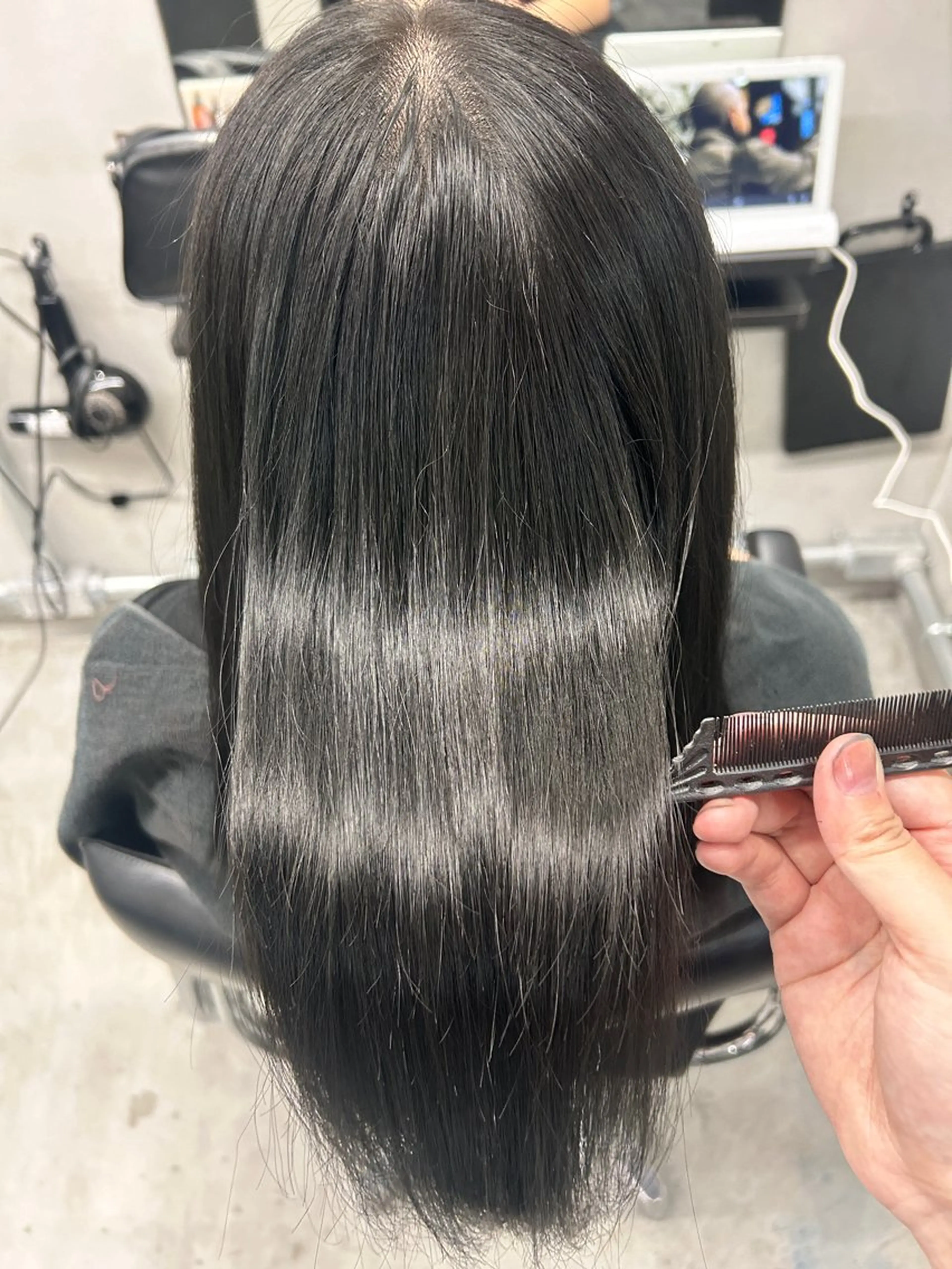 カラー 黒髪 ブルーカラー ブルーブラック 透明感カラー 松原妃七🐈‍⬛🎀 ショートカットのヘアスタイル