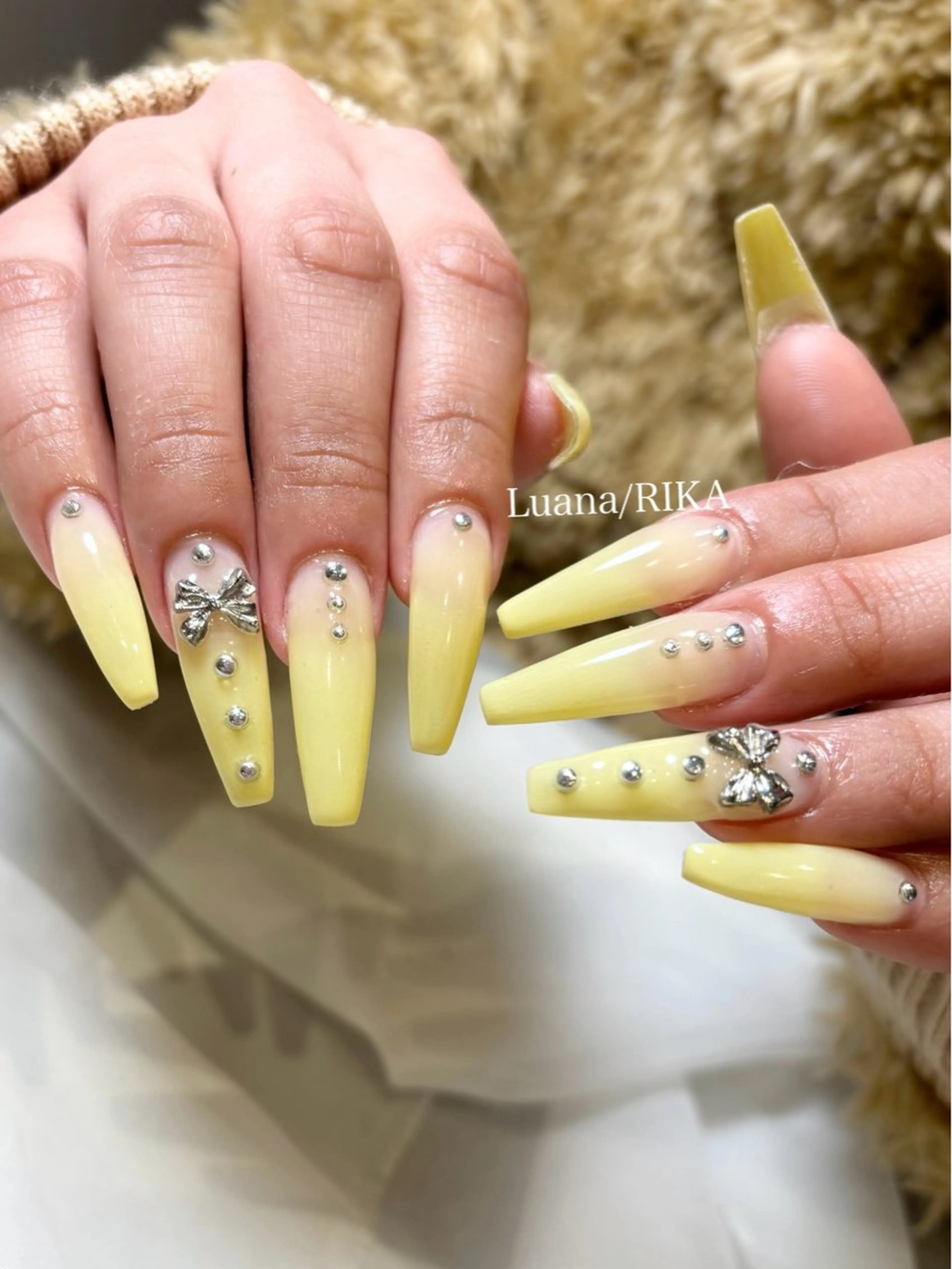 ネイル シルバー ハンドネイル Nail Salon Luana Rikaのネイルデザイン