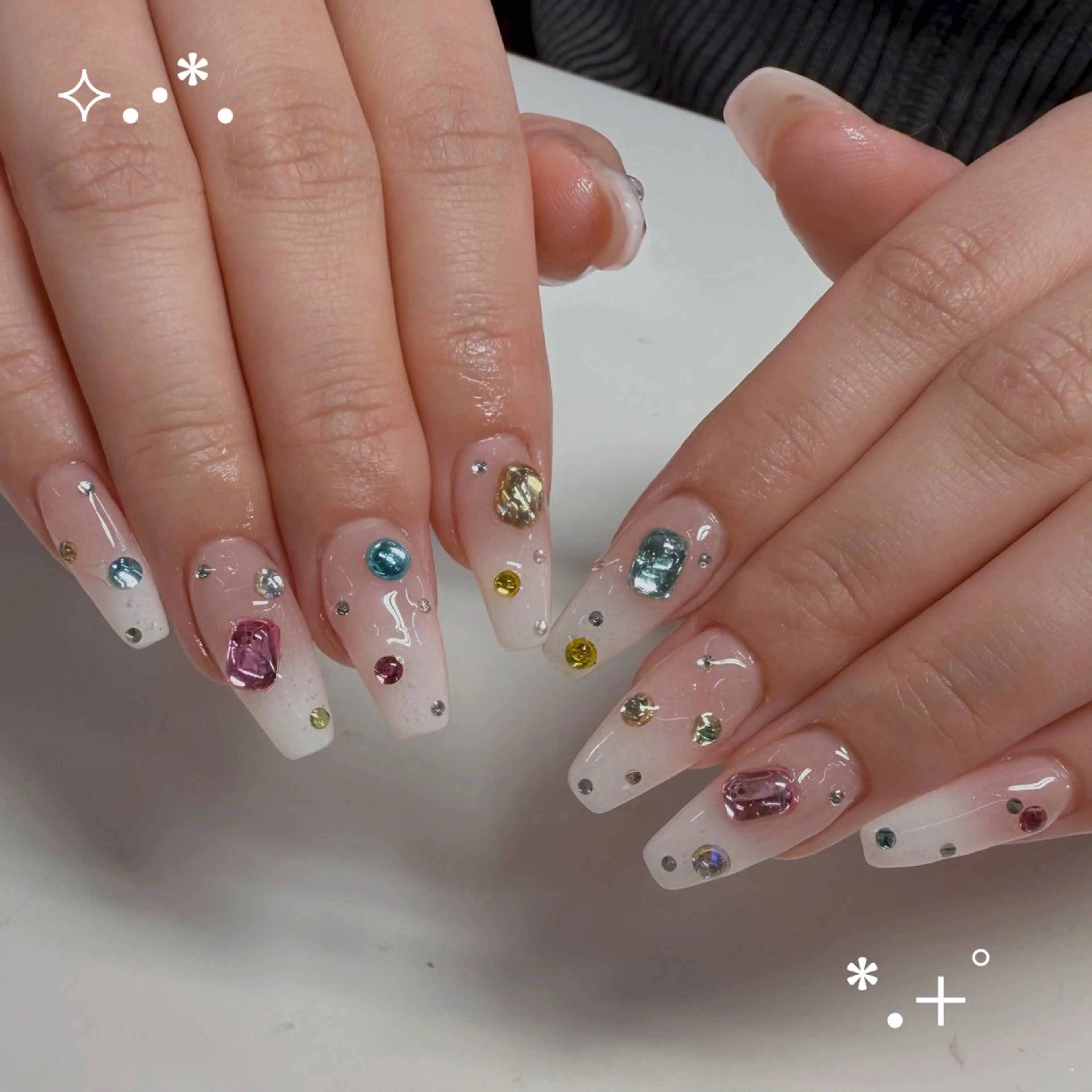 ネイル ストーンネイル WOLTOKYO kahoのネイルデザイン