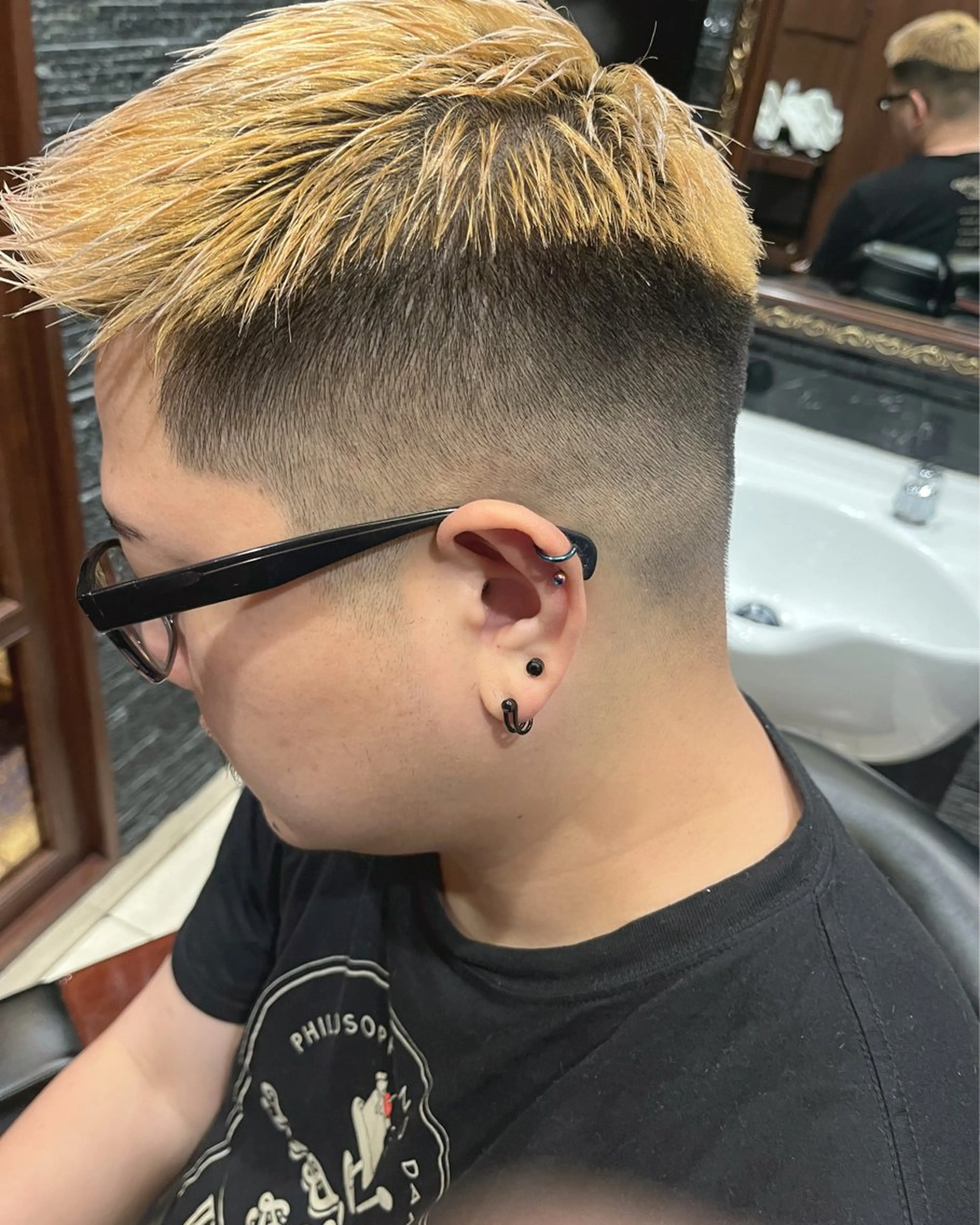 ショート カラー ブリーチ ハイトーンカラー mr brothers cut club中目黒所属・加賀谷 英多のヘアスタイル